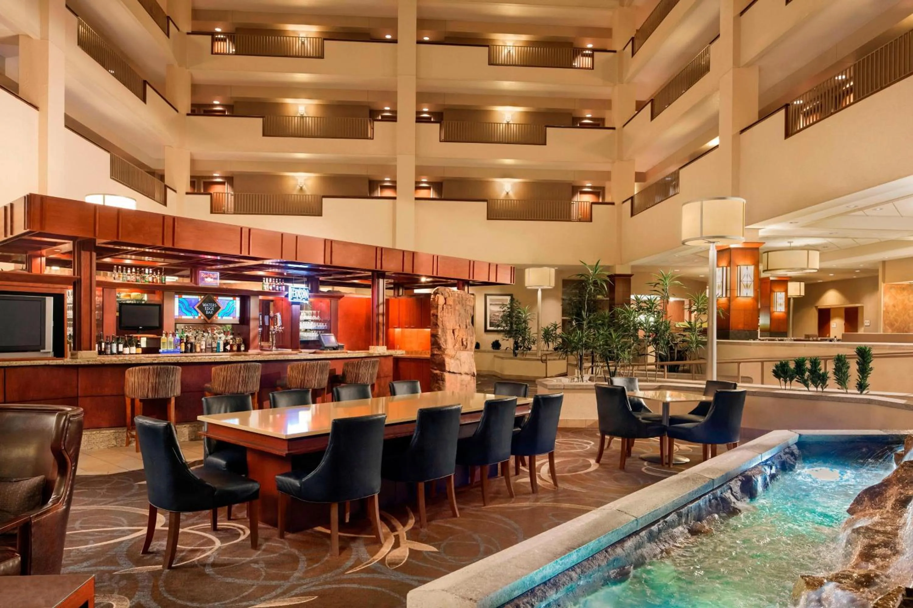 Lounge or bar in Sheraton Sioux Falls Hotel & Convention Center