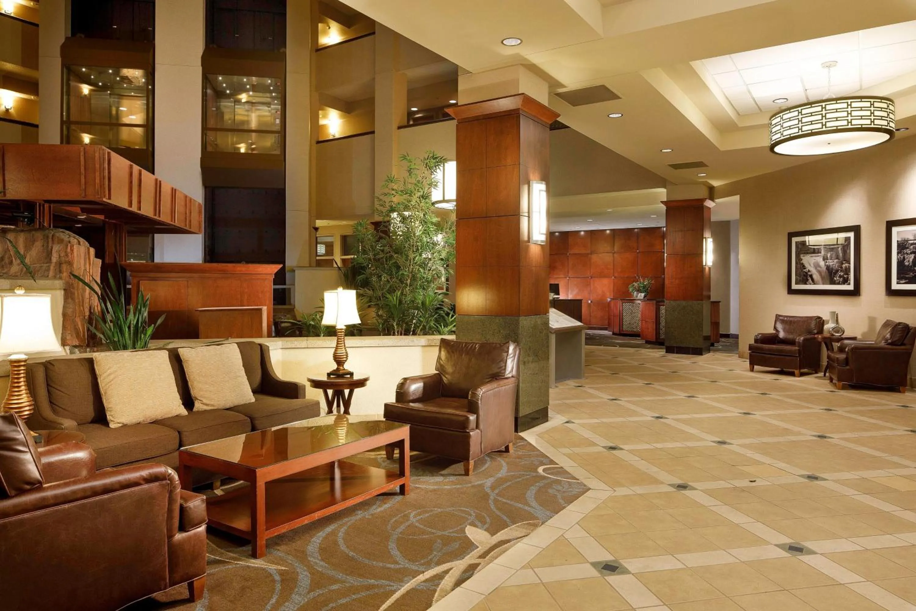 Lobby or reception in Sheraton Sioux Falls Hotel & Convention Center