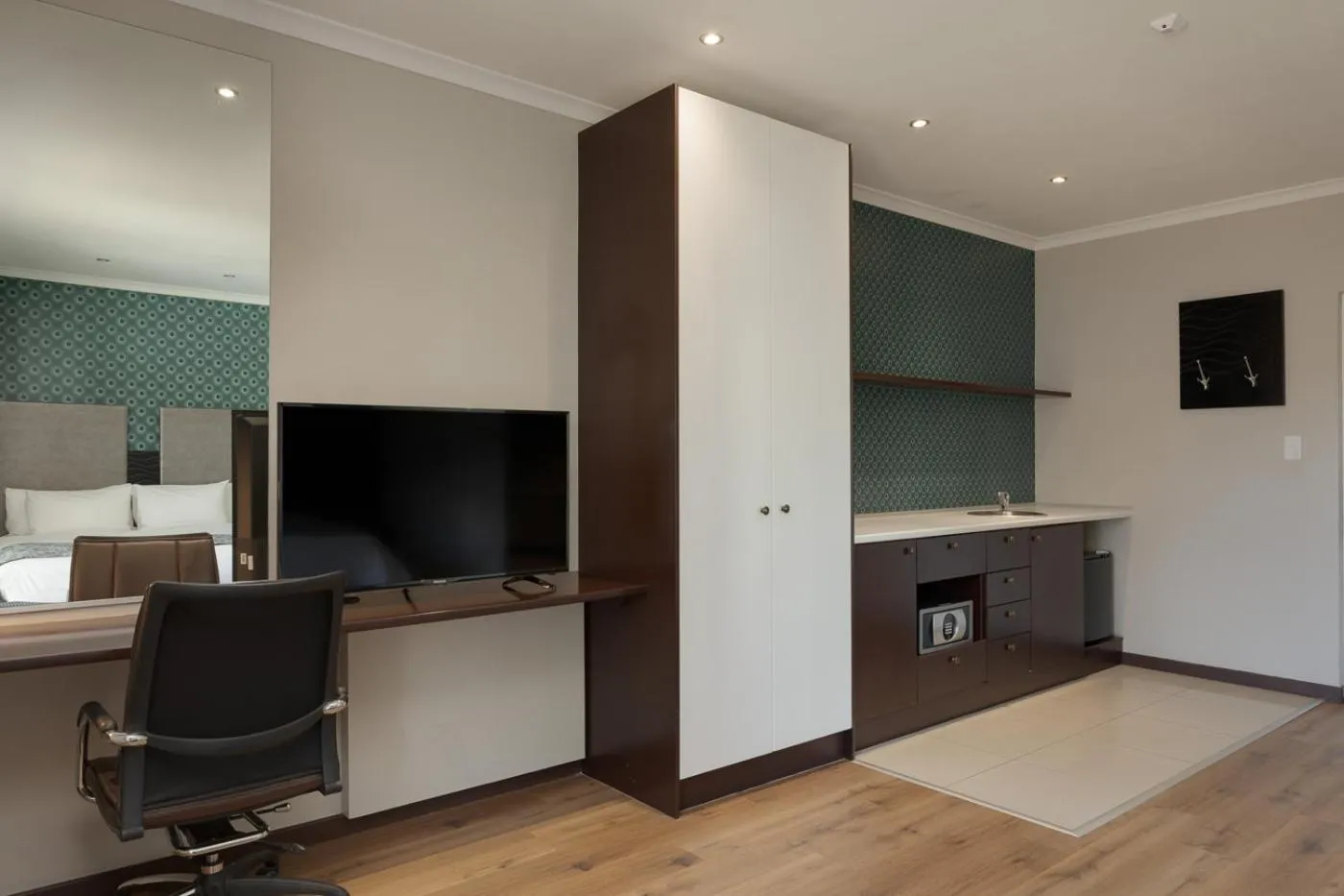 Kitchen or kitchenette in Protea Hotel by Marriott Cape Town Durbanville