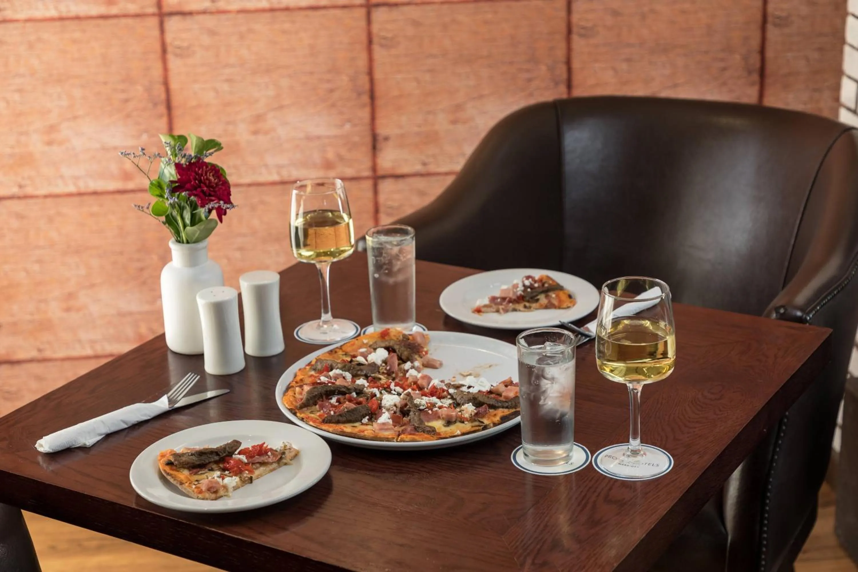 Lounge or bar in Protea Hotel by Marriott Cape Town Durbanville