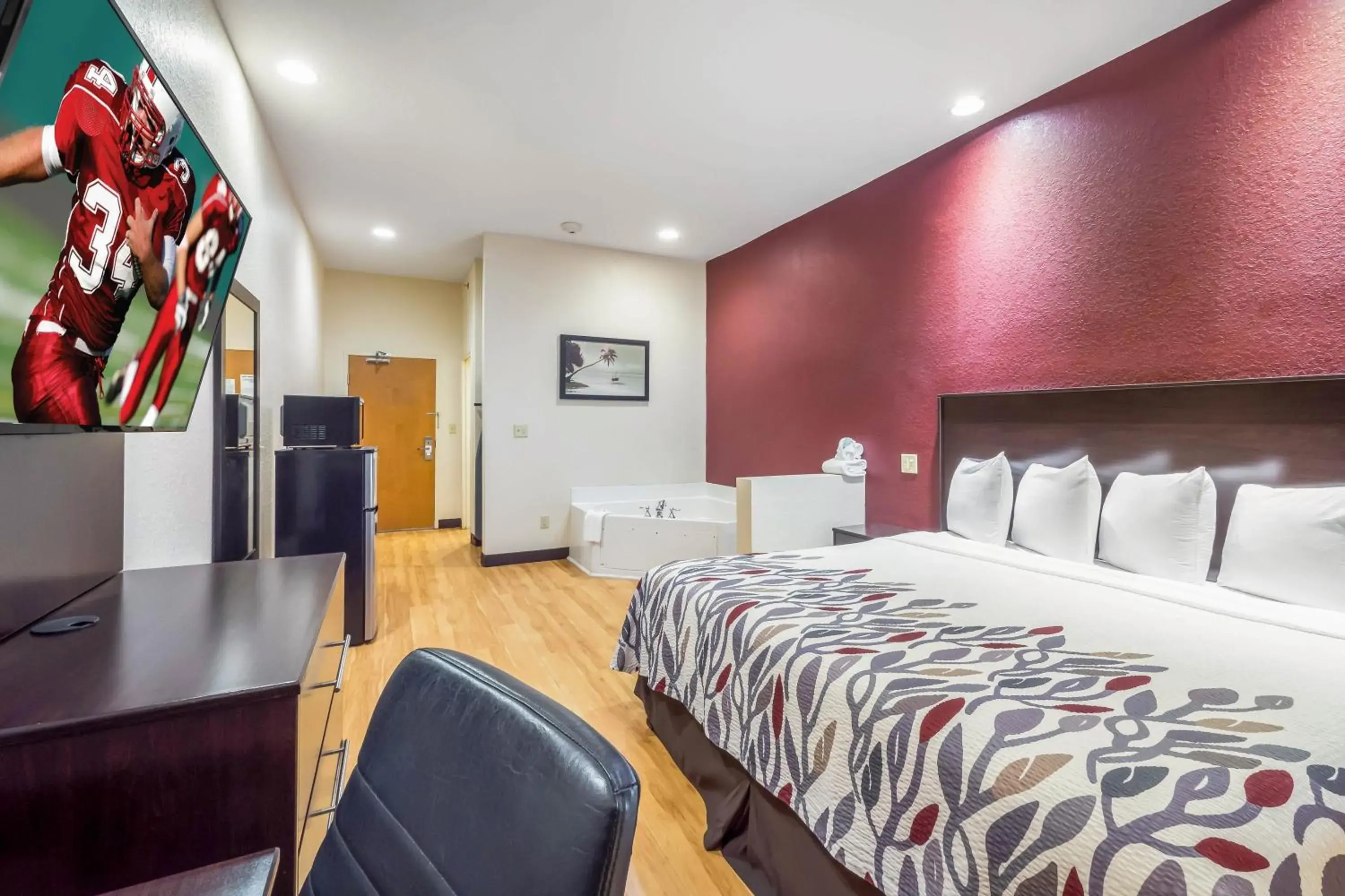 Suite King with Spa Bath Smoke Free in Red Roof Inn Ocala Suite King with Spa Bath Smoke Free in Red Roof Inn Ocala