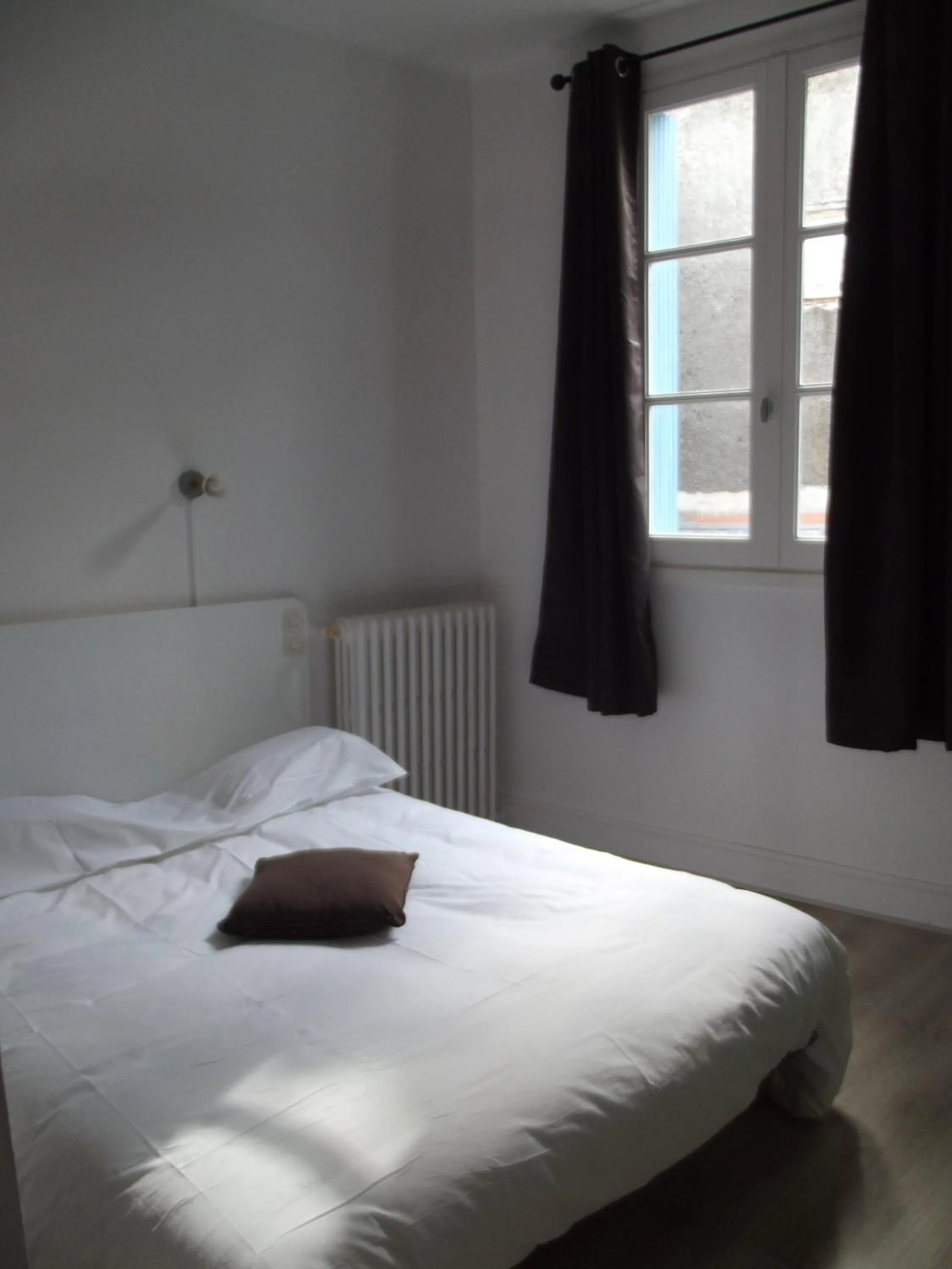 Photo of the whole room in Hotel De La Poste