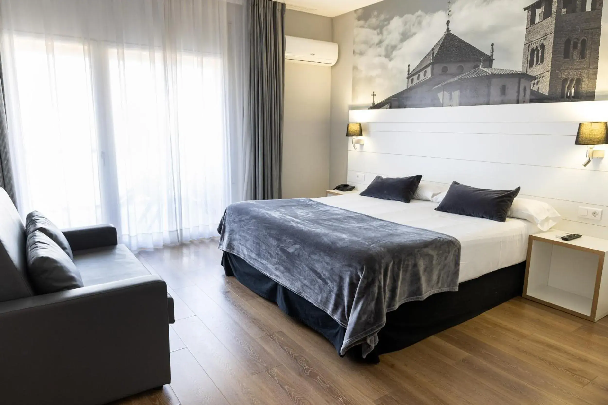 Triple Room in Hotel Can Pamplona Triple Room in Hotel Can Pamplona