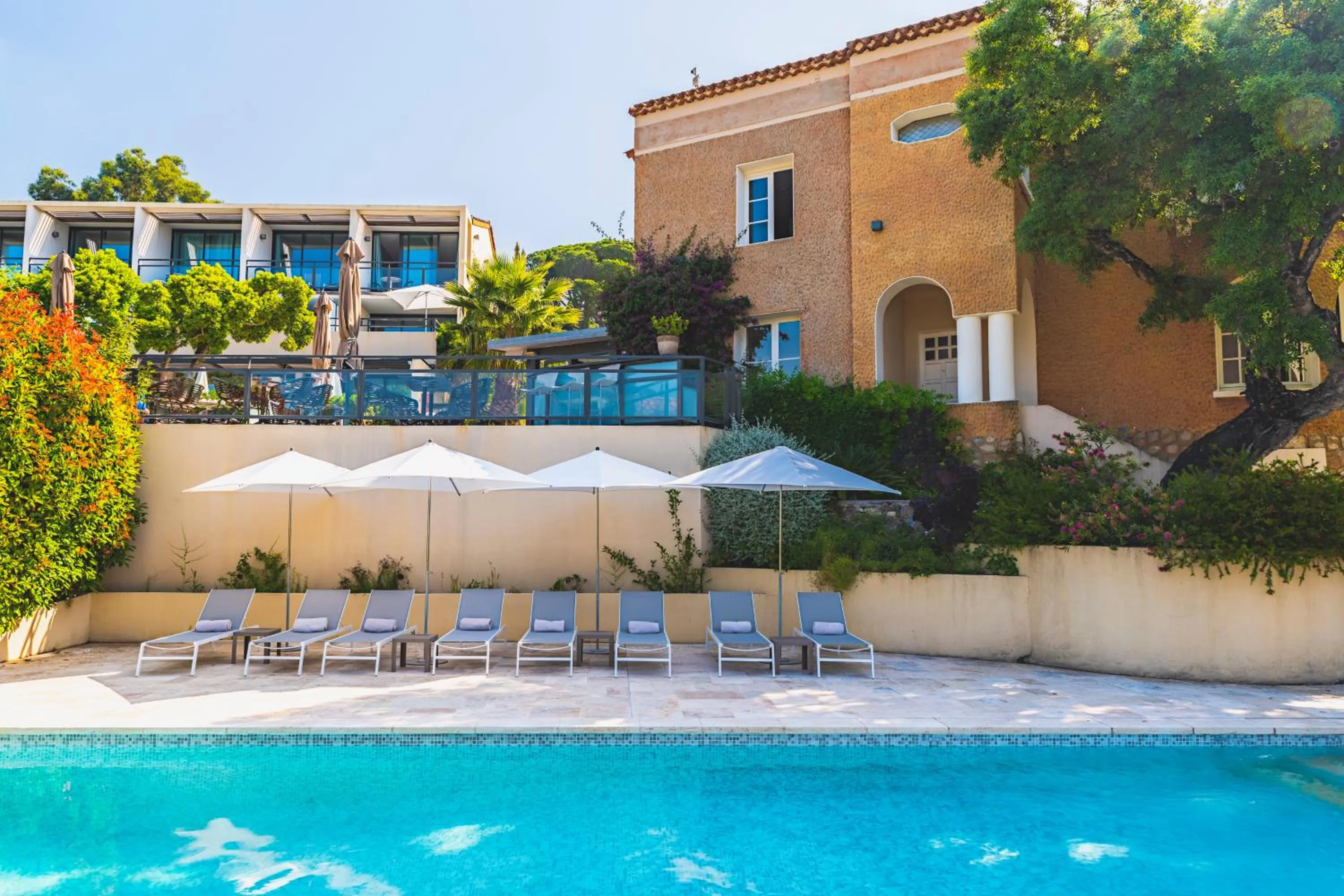 Pool view in Les Terrasses du Bailli