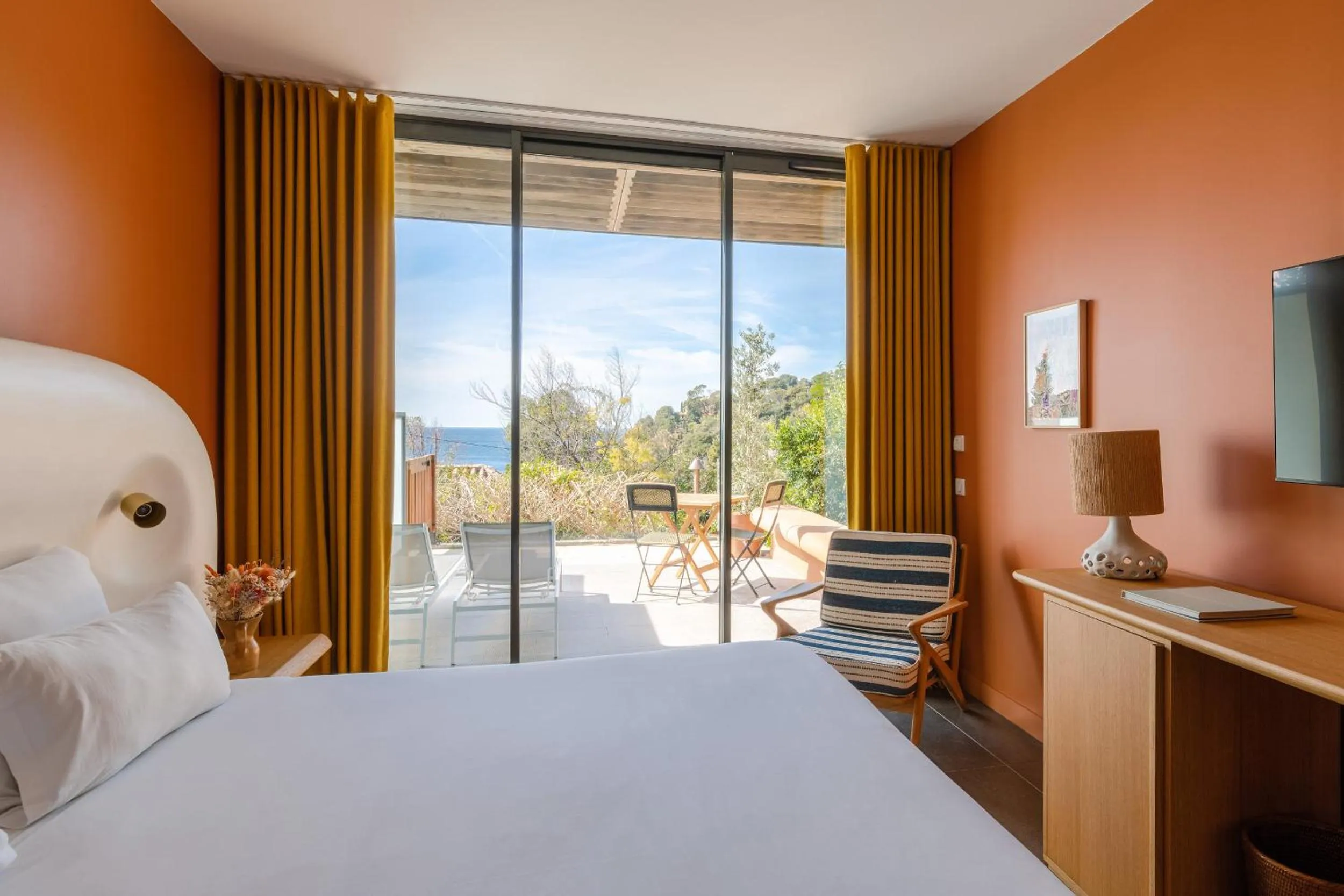 Patio, Bed in Les Terrasses du Bailli