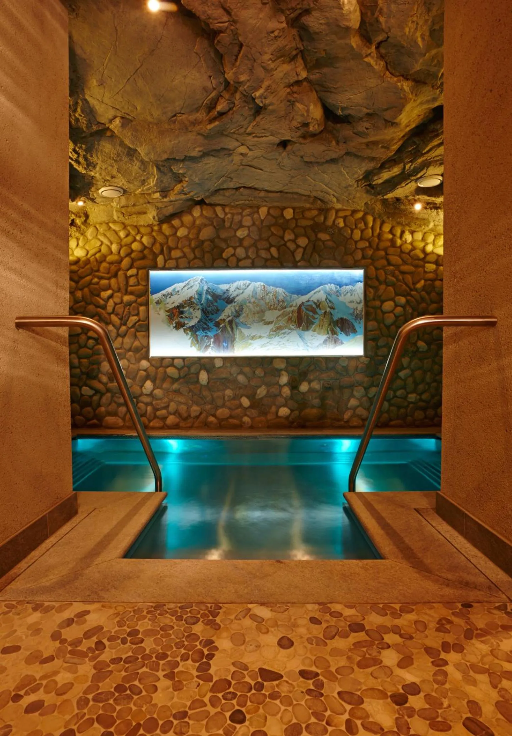 Hot Tub in Hotel Sonnenhof