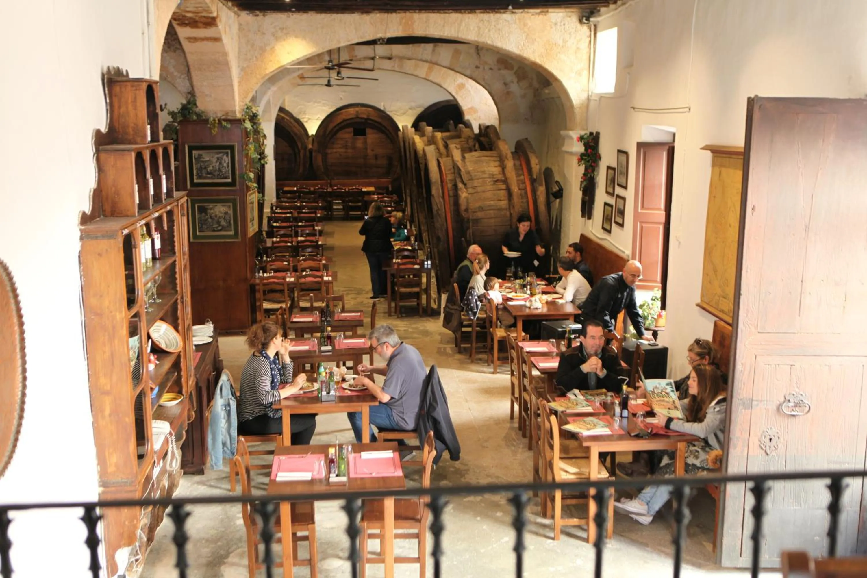 Restaurant/places to eat in Can Font