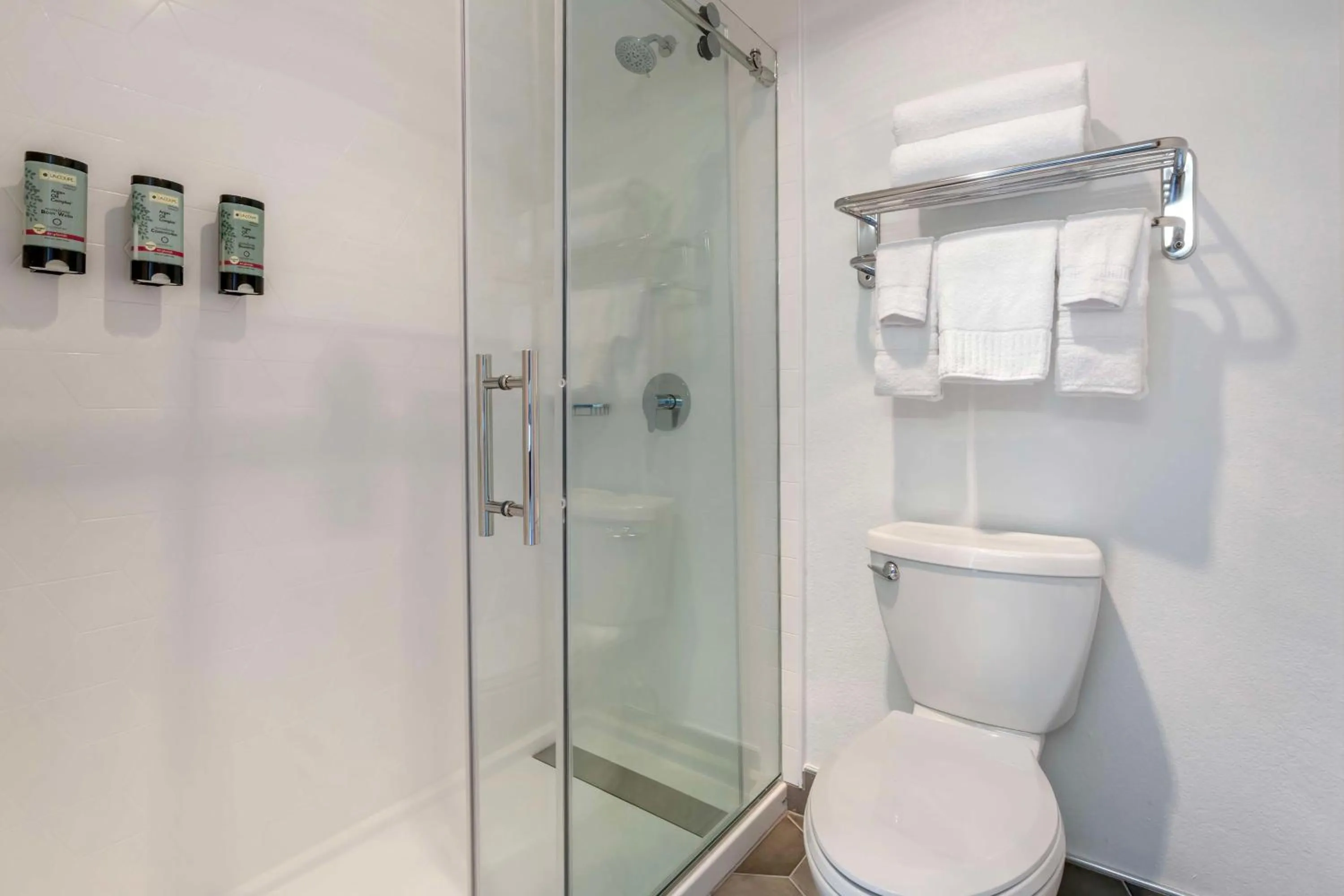 Bathroom in Best Western Inn of Vancouver