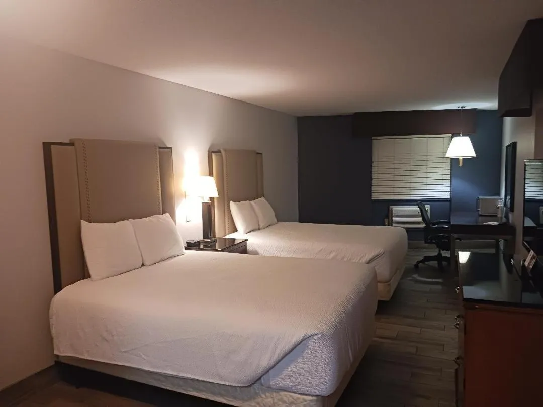 Bed in Manistee Inn & Marina