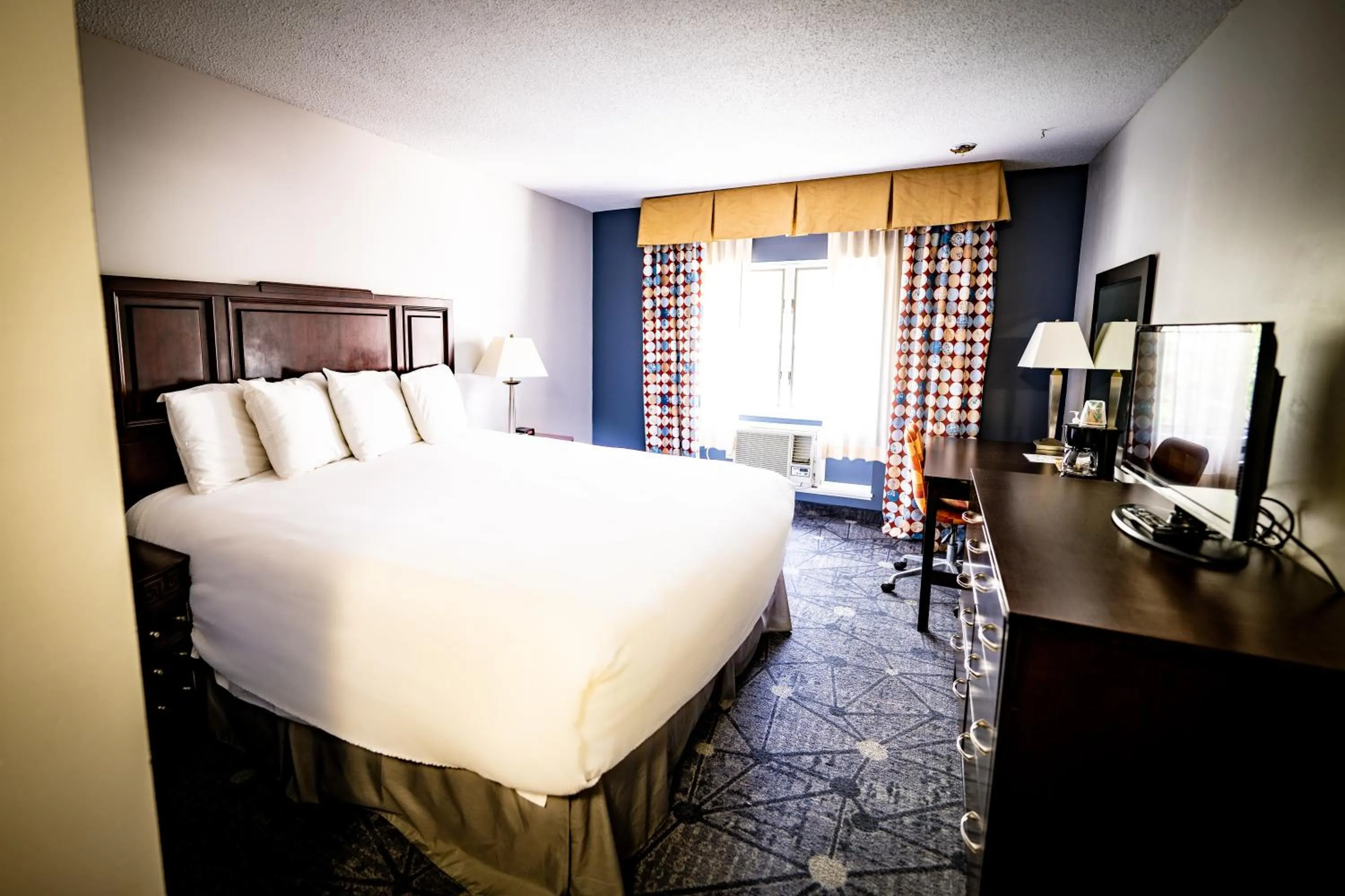 Bed in Manistee Inn & Marina