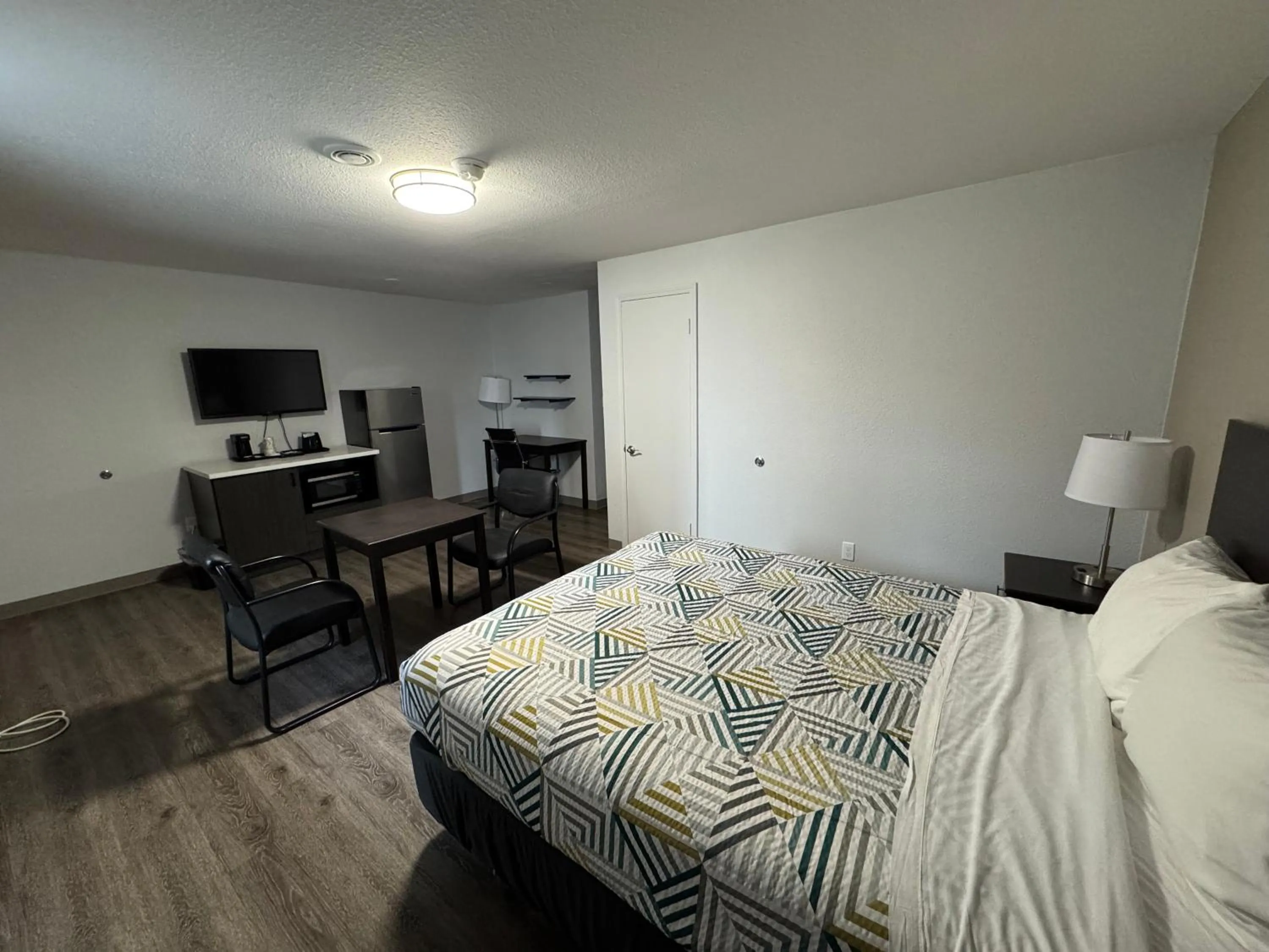 Bedroom, Bed in Econo Lodge Vancouver