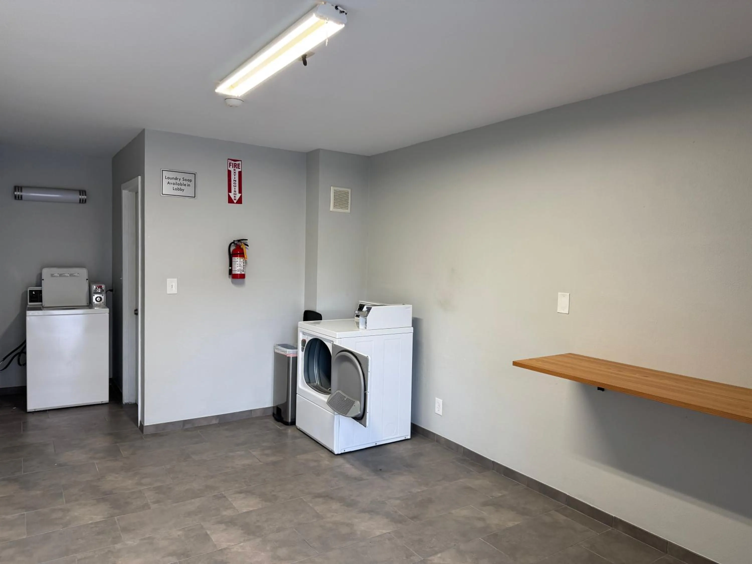 laundry in Econo Lodge Vancouver