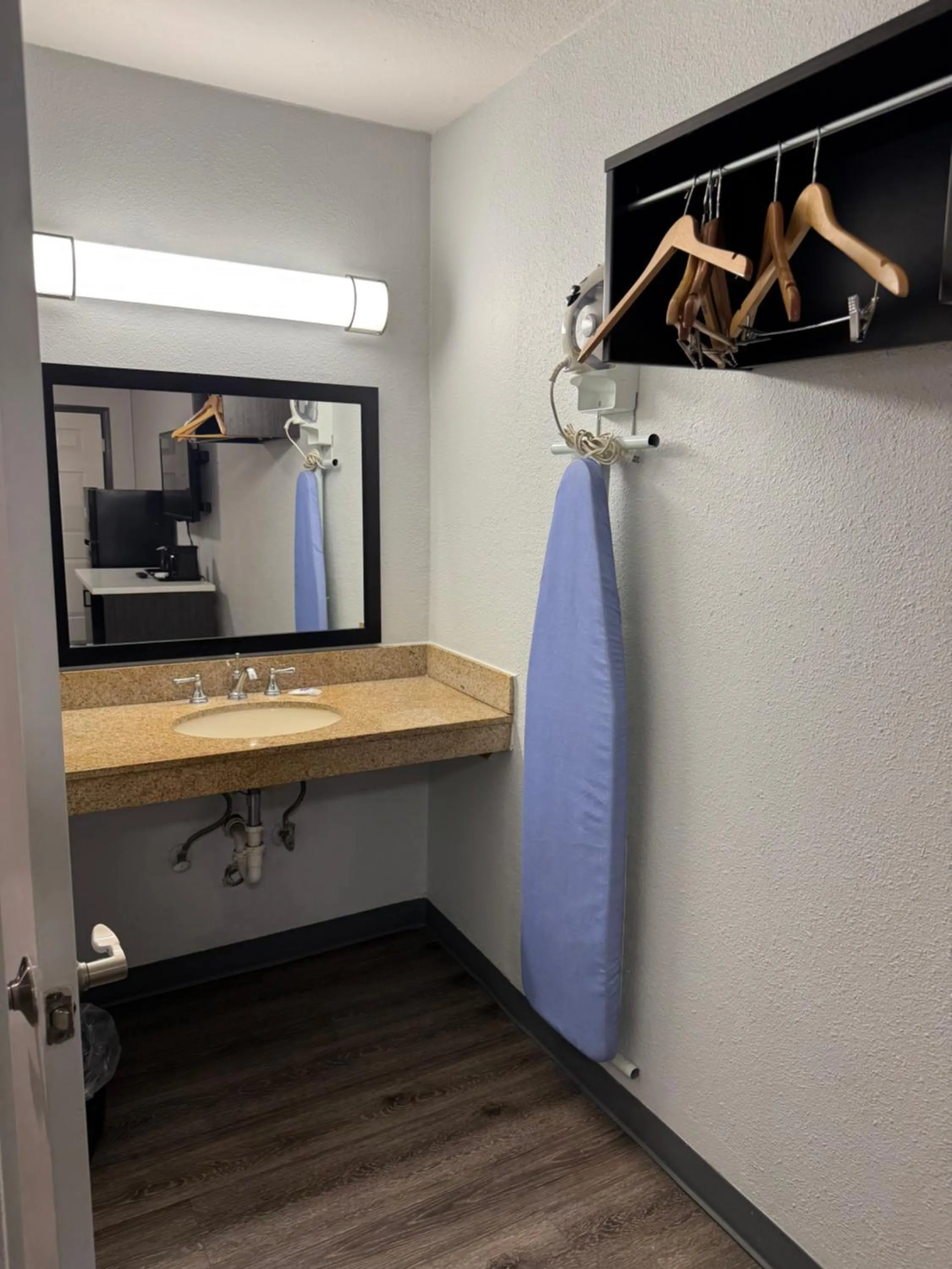 Bathroom in Econo Lodge Vancouver