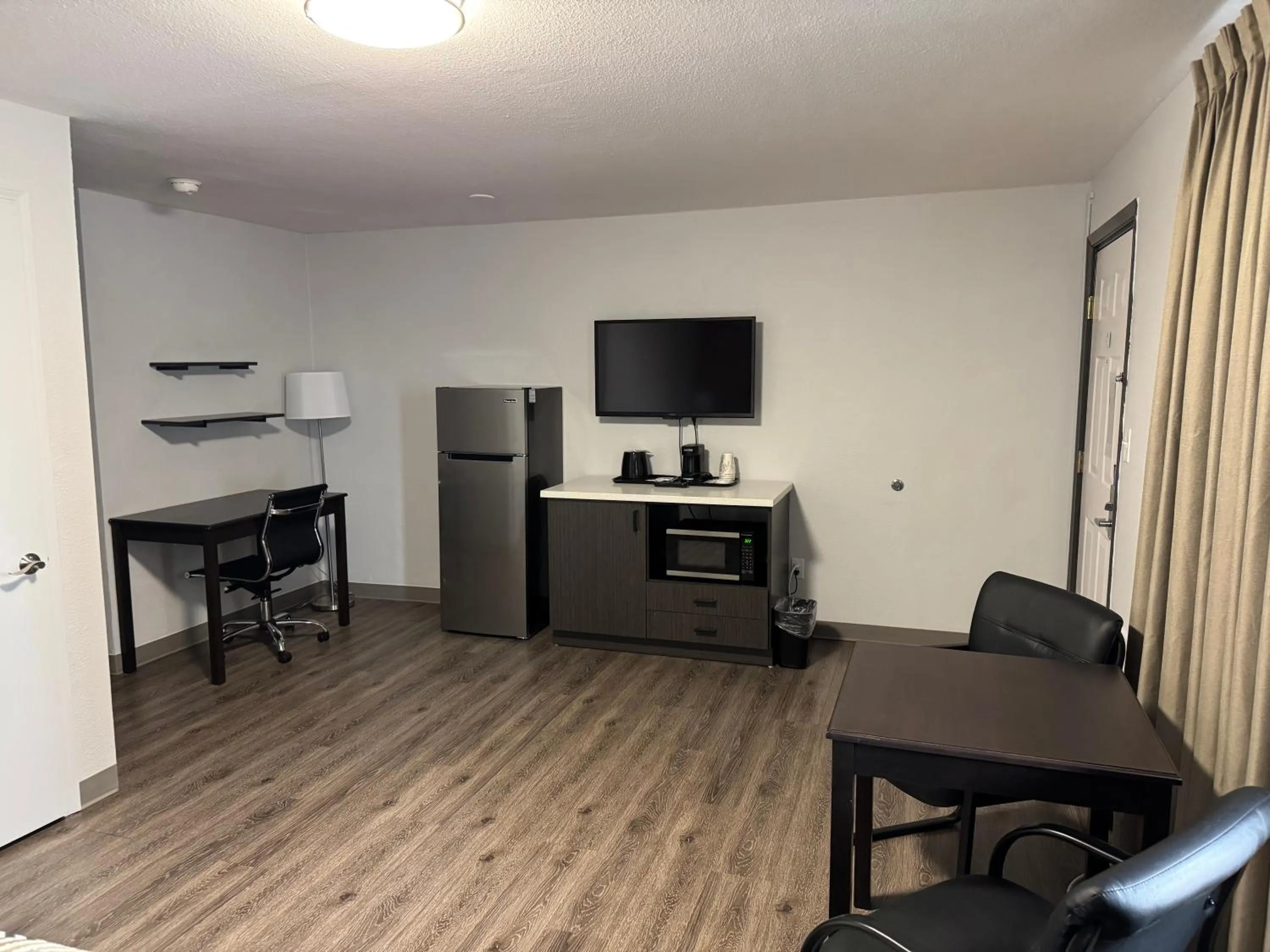 Bedroom in Econo Lodge Vancouver