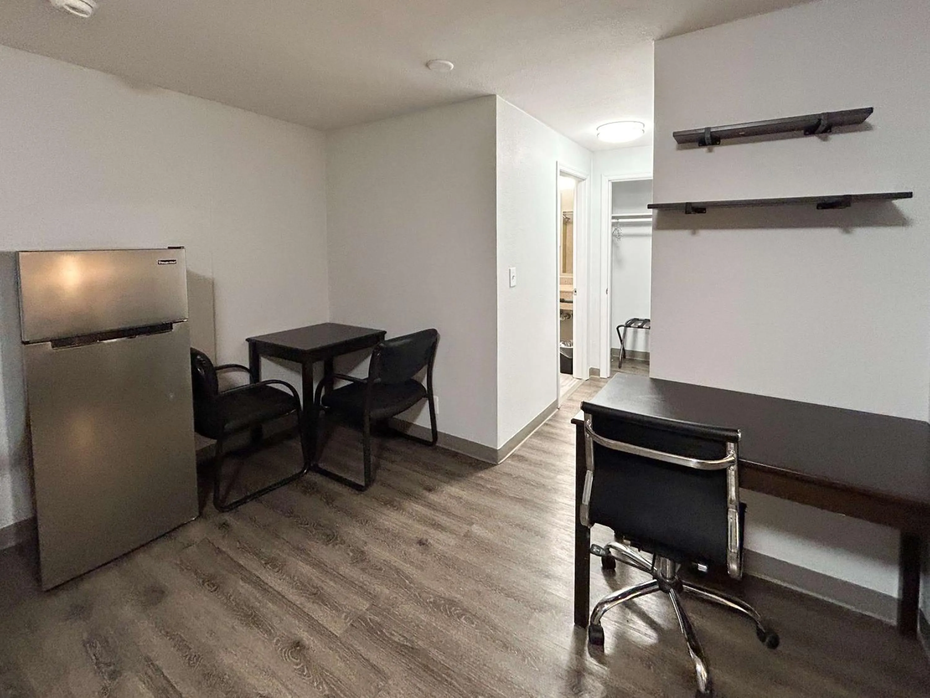 Kitchen or kitchenette in Econo Lodge Vancouver