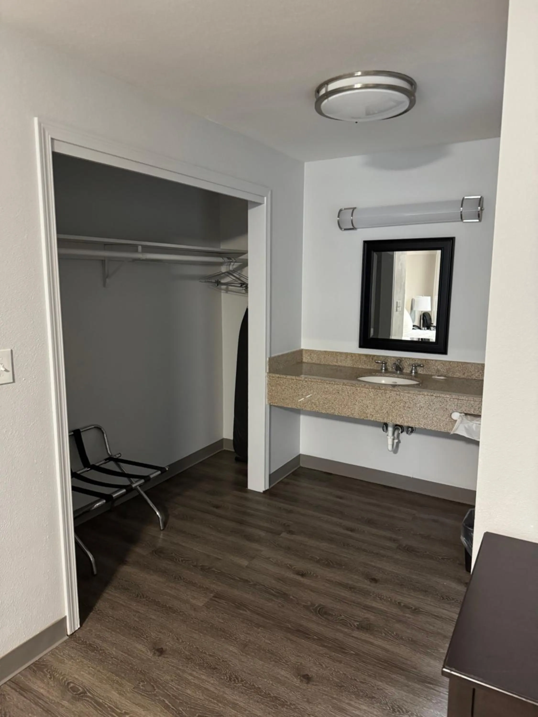 Bathroom in Econo Lodge Vancouver