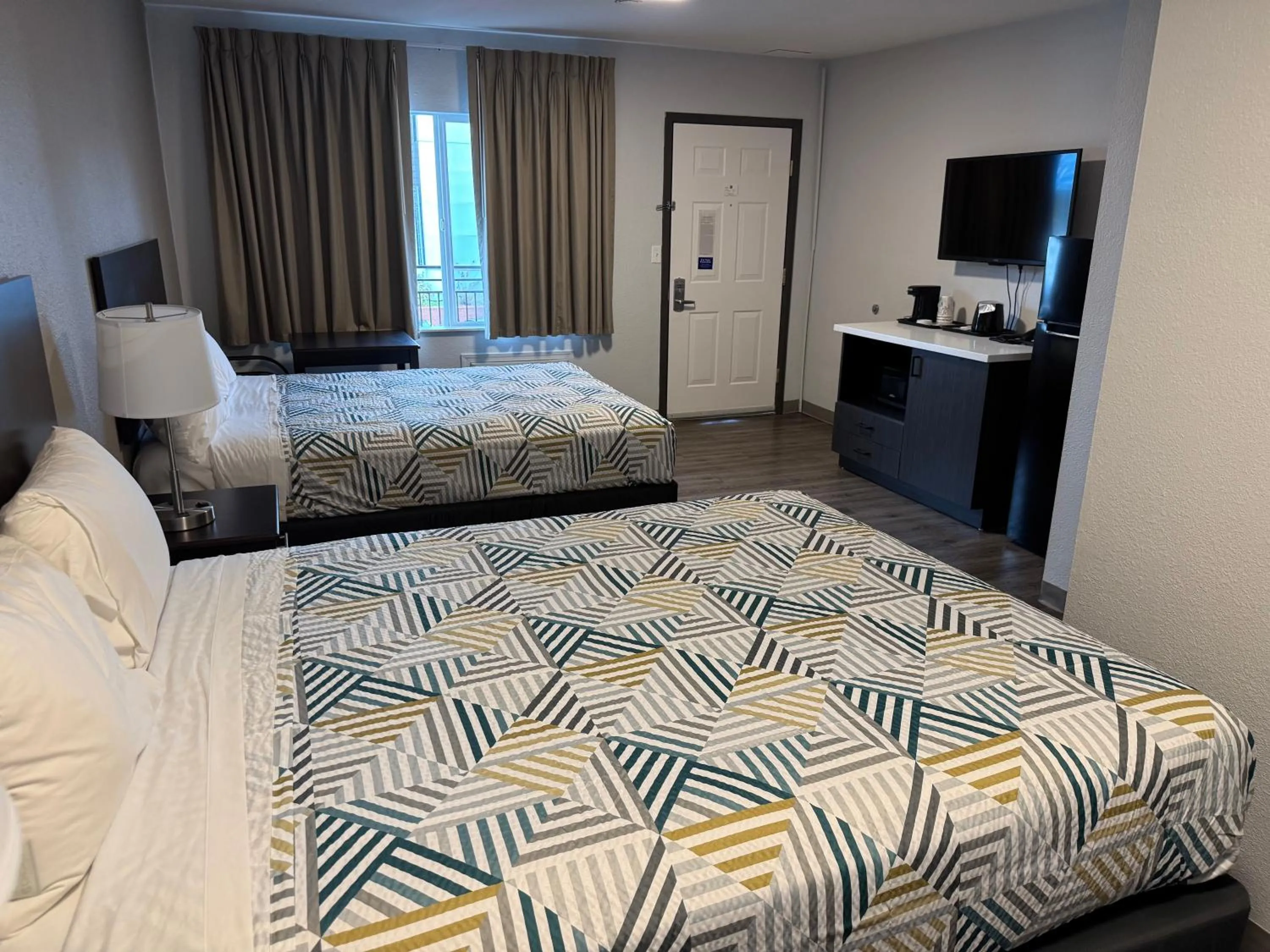 Bedroom, Bed in Econo Lodge Vancouver