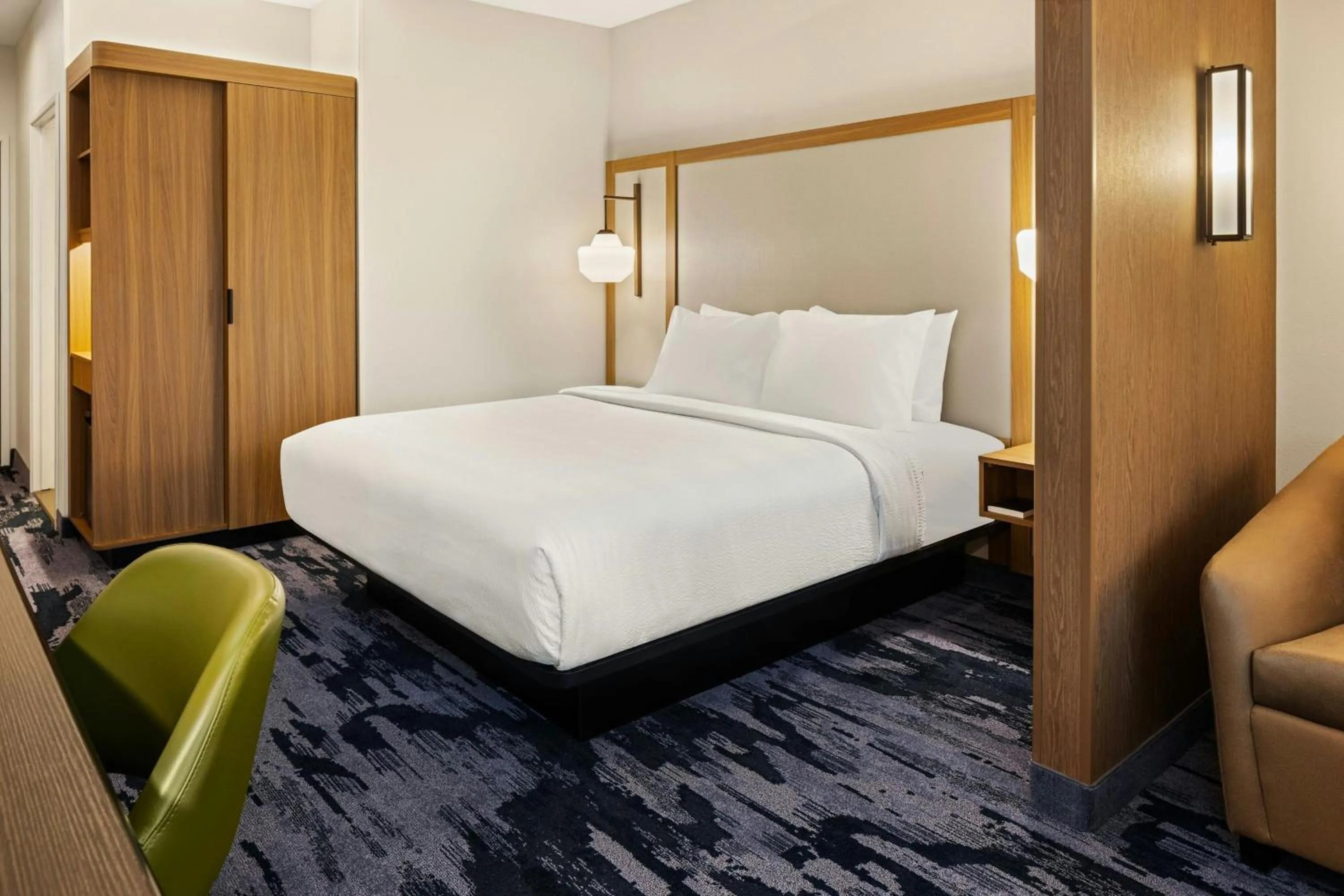 Photo of the whole room, Bed in Fairfield by Marriott Inn & Suites Cedar Rapids North