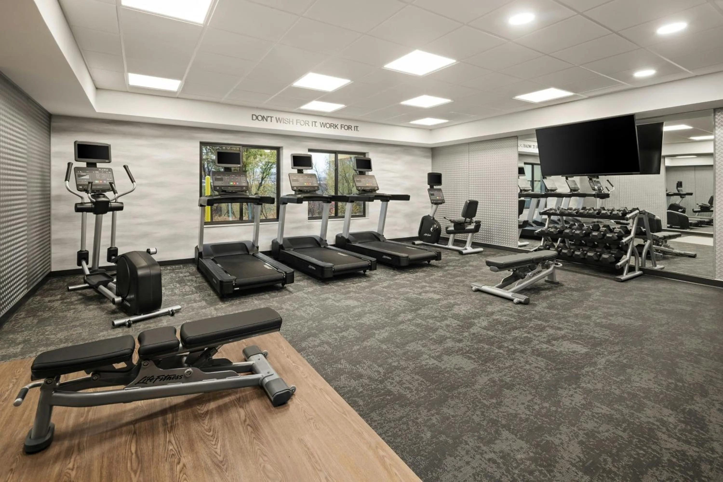 Fitness centre/facilities in Fairfield by Marriott Inn & Suites Cedar Rapids North