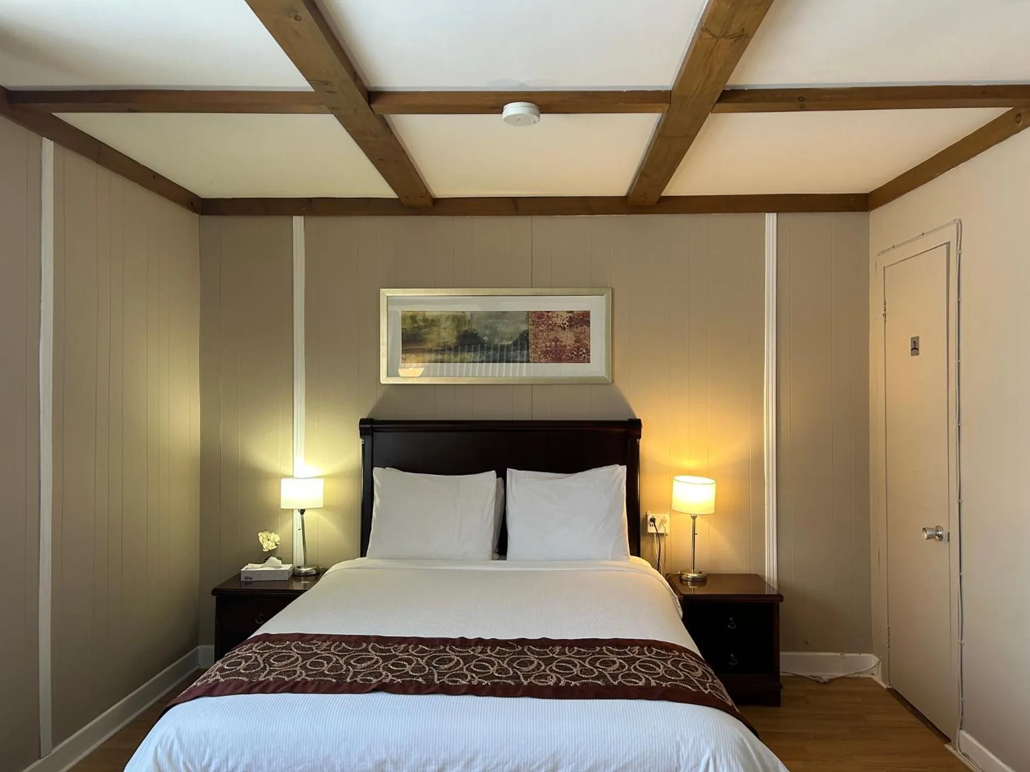 Bed in Motel Chantolac