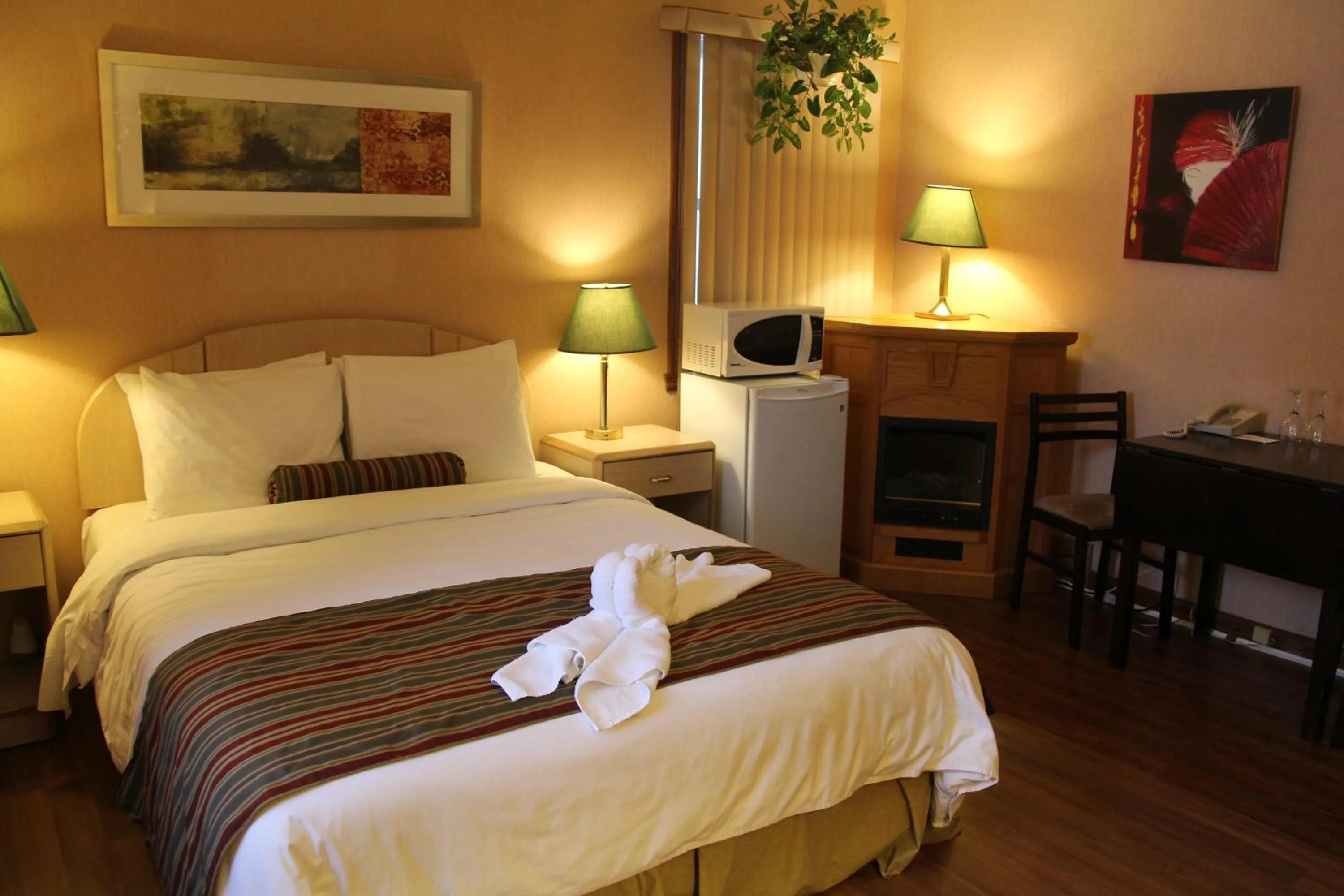 Bed in Motel Chantolac