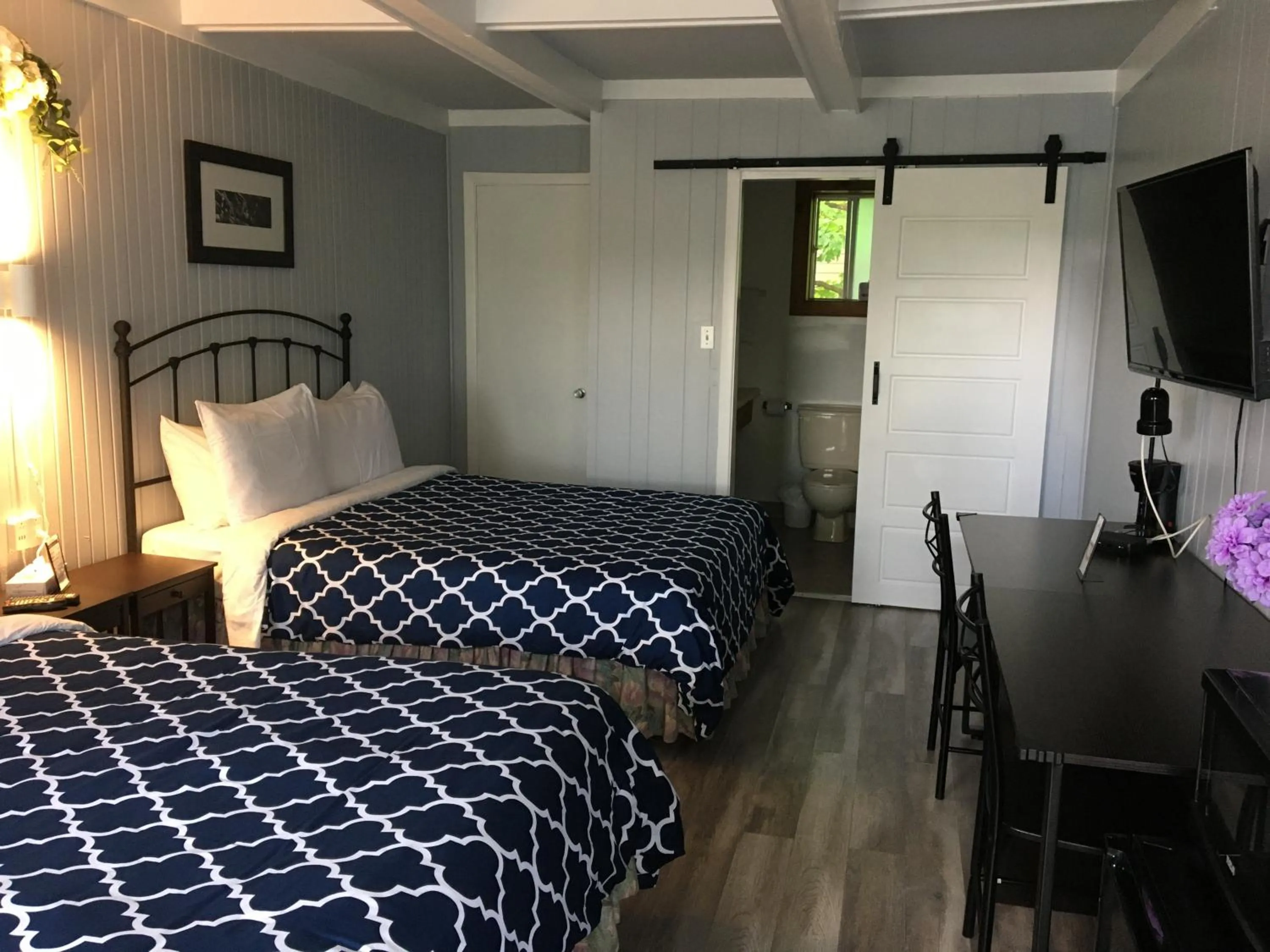 Bed in Motel Chantolac