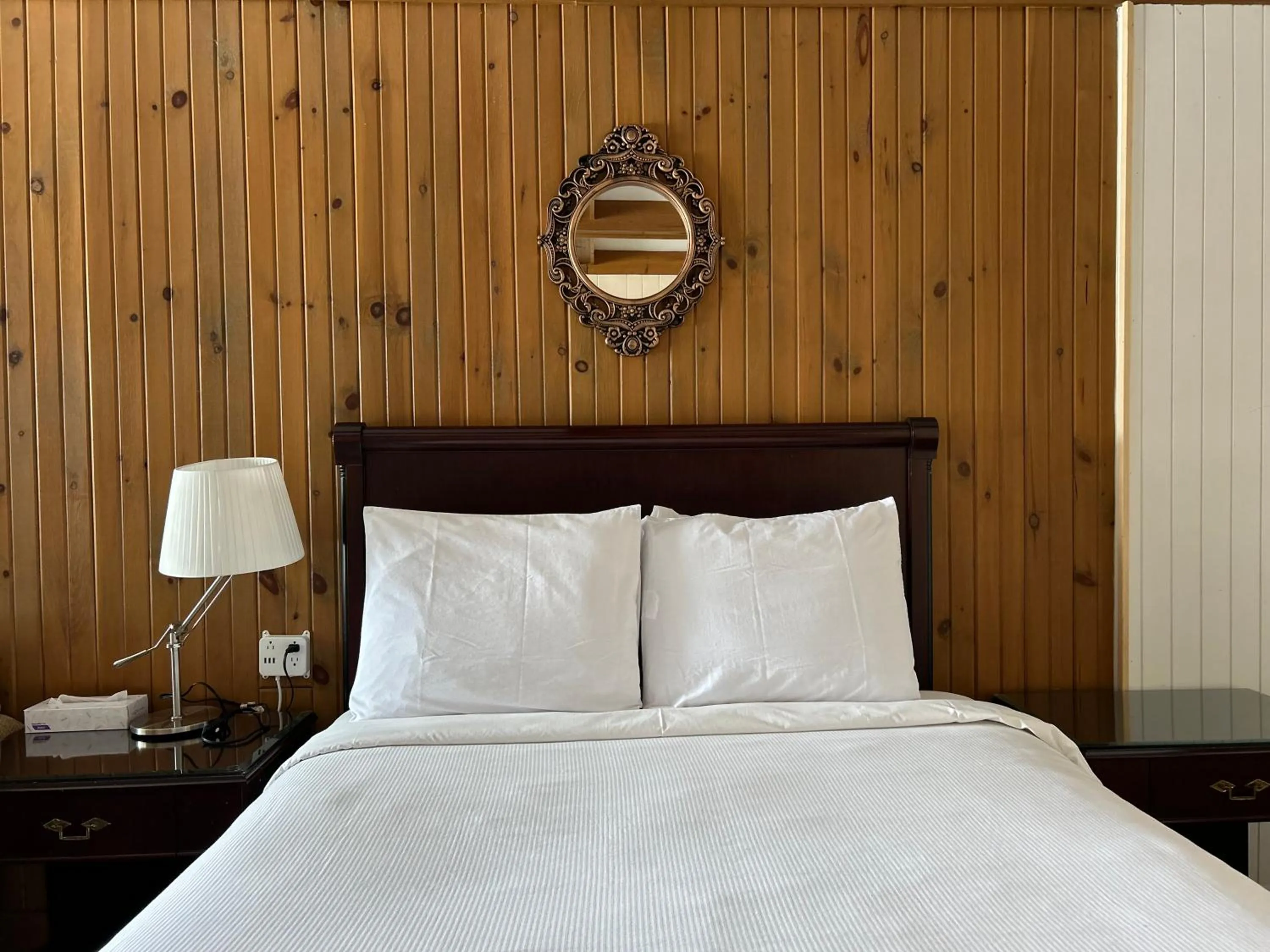 Bed in Motel Chantolac