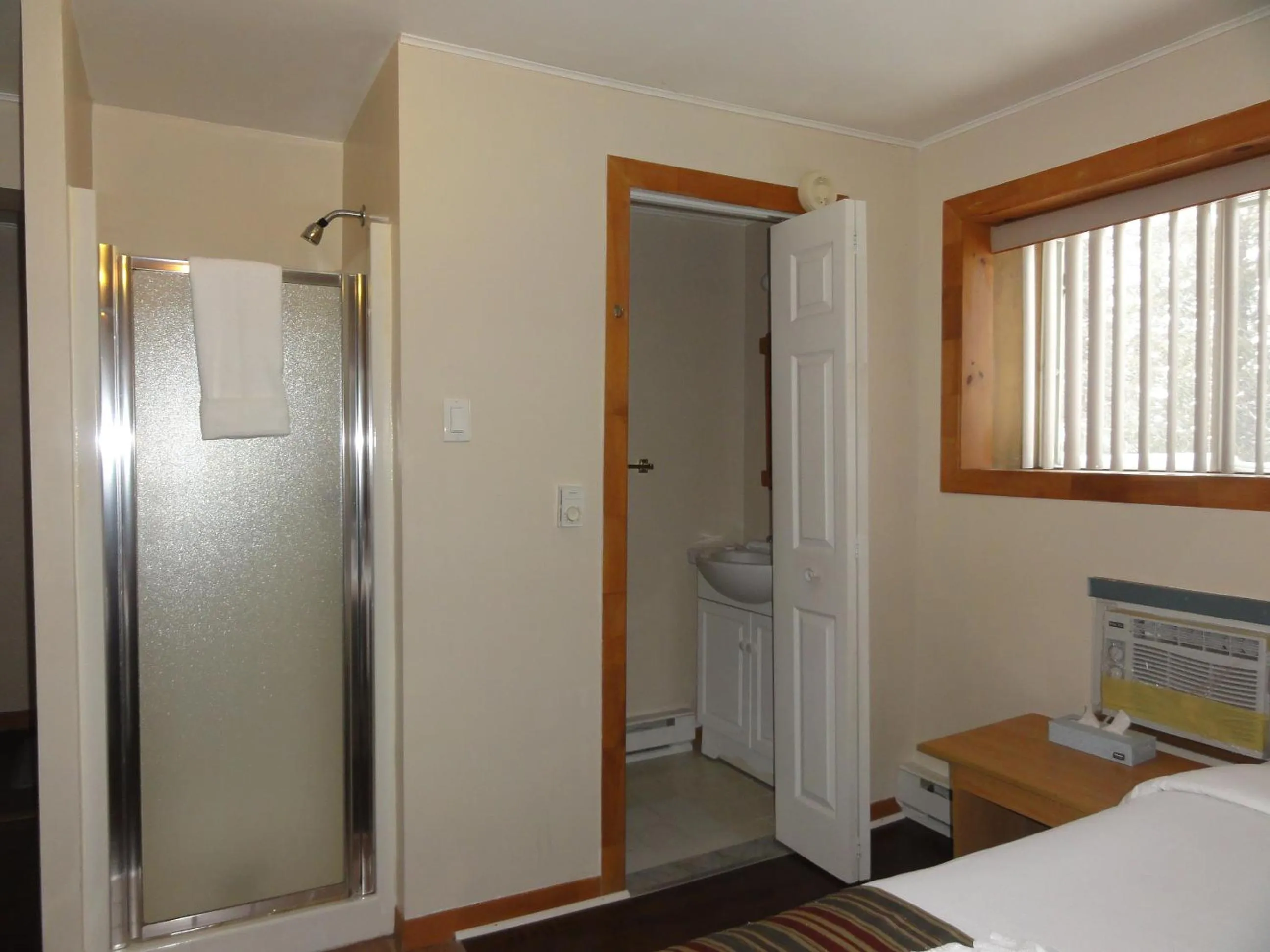 Bed in Motel Chantolac