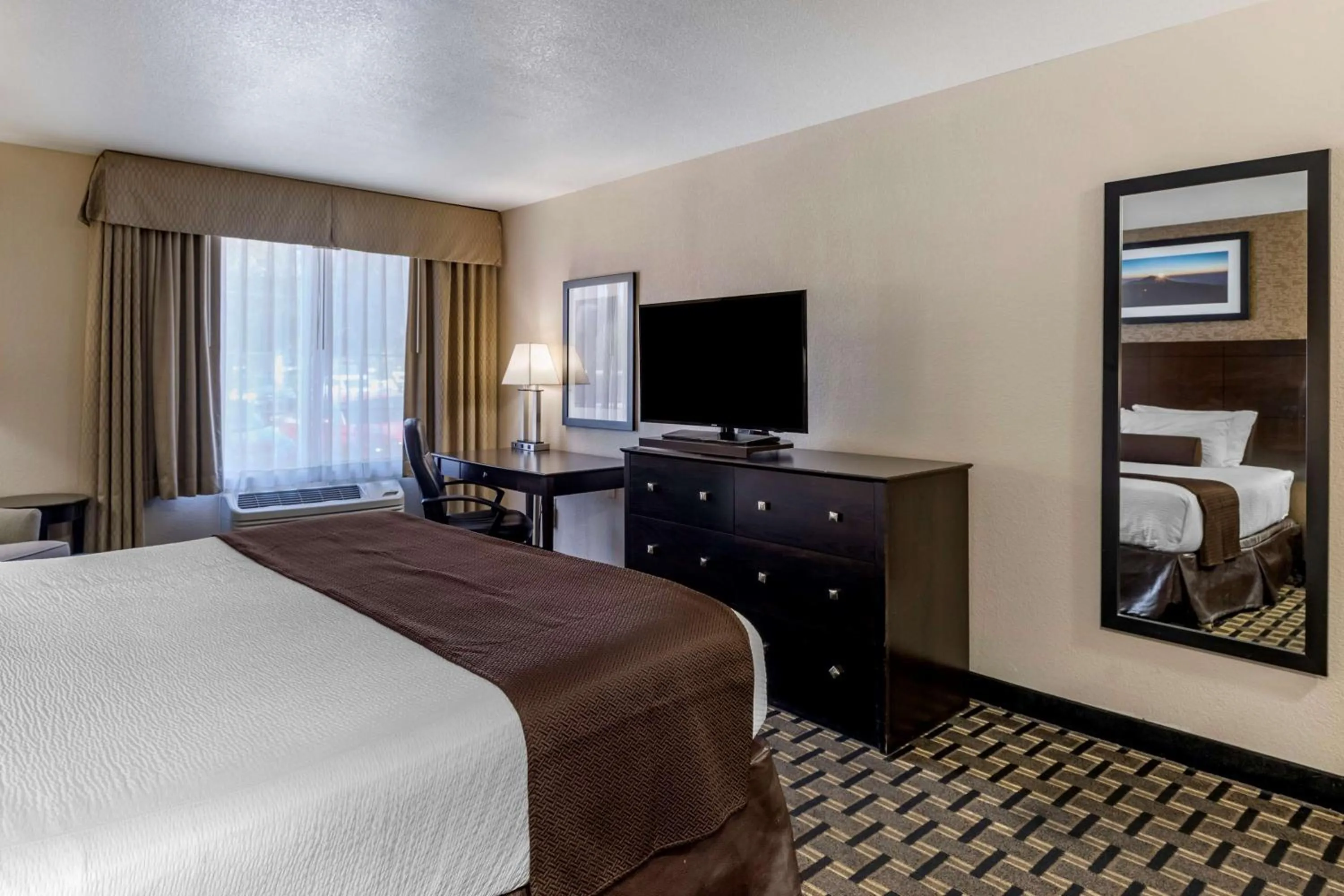 Bedroom, Bed in Best Western Plus Las Vegas West