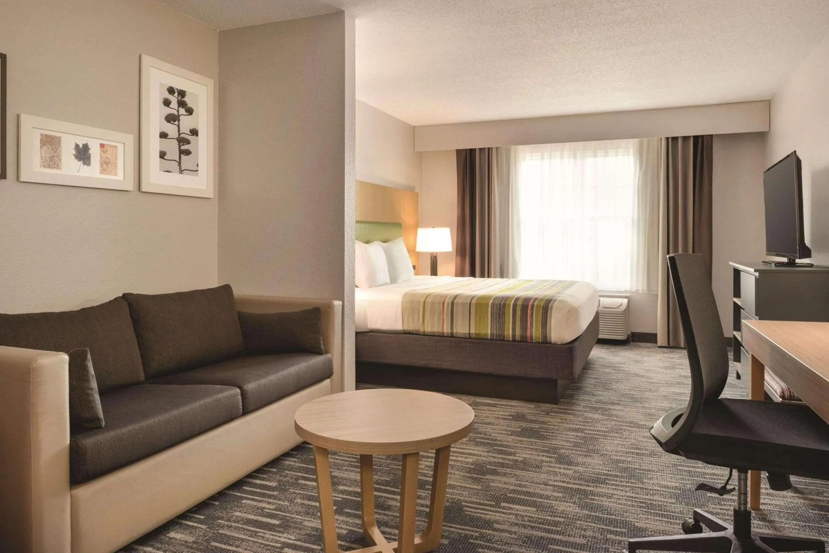 Bedroom, Bed in Country Inn & Suites by Radisson, Pella, IA