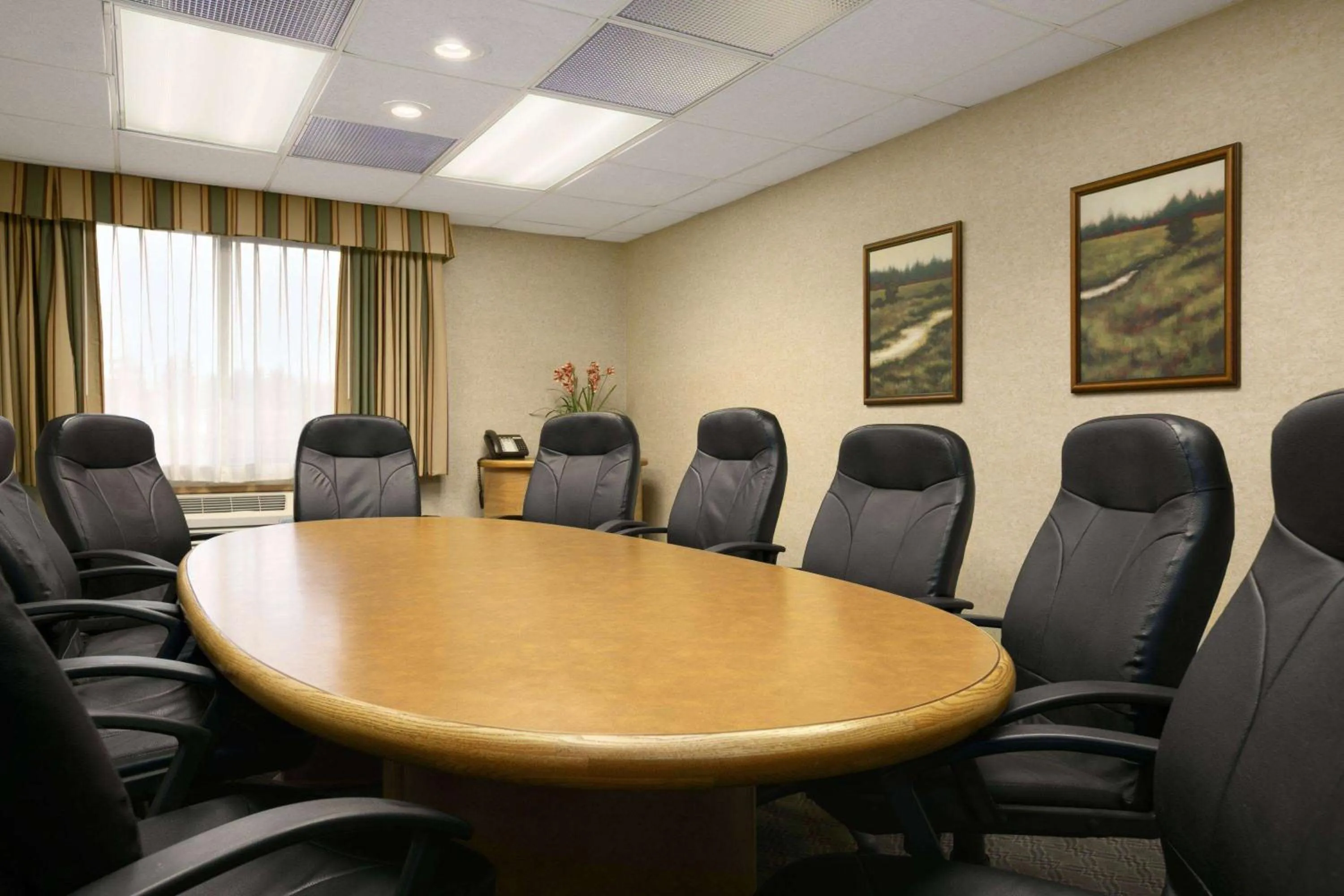 Meeting/conference room in Baymont by Wyndham Seattle/Kirkland WA