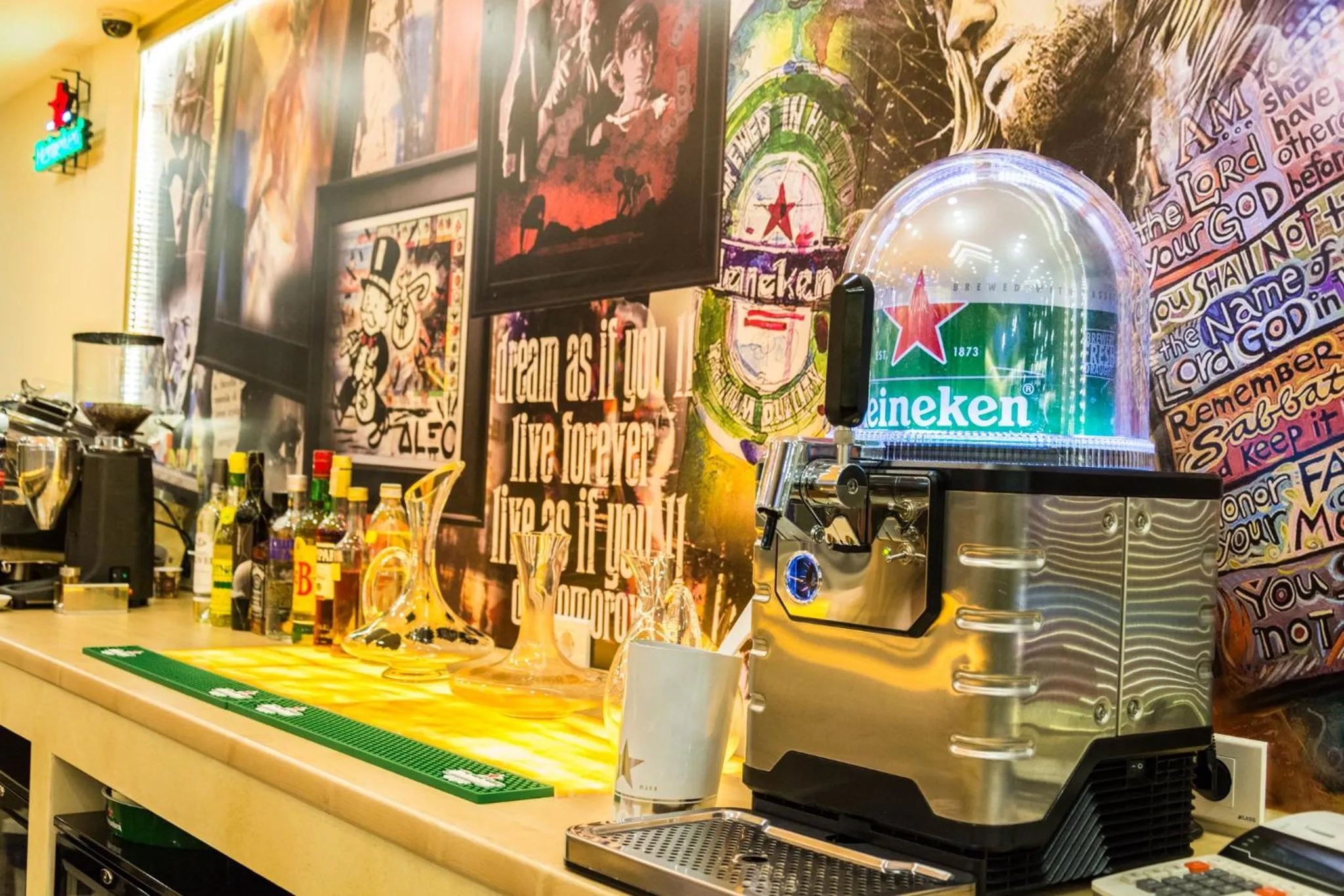 Lounge or bar in Monopoly Hotel