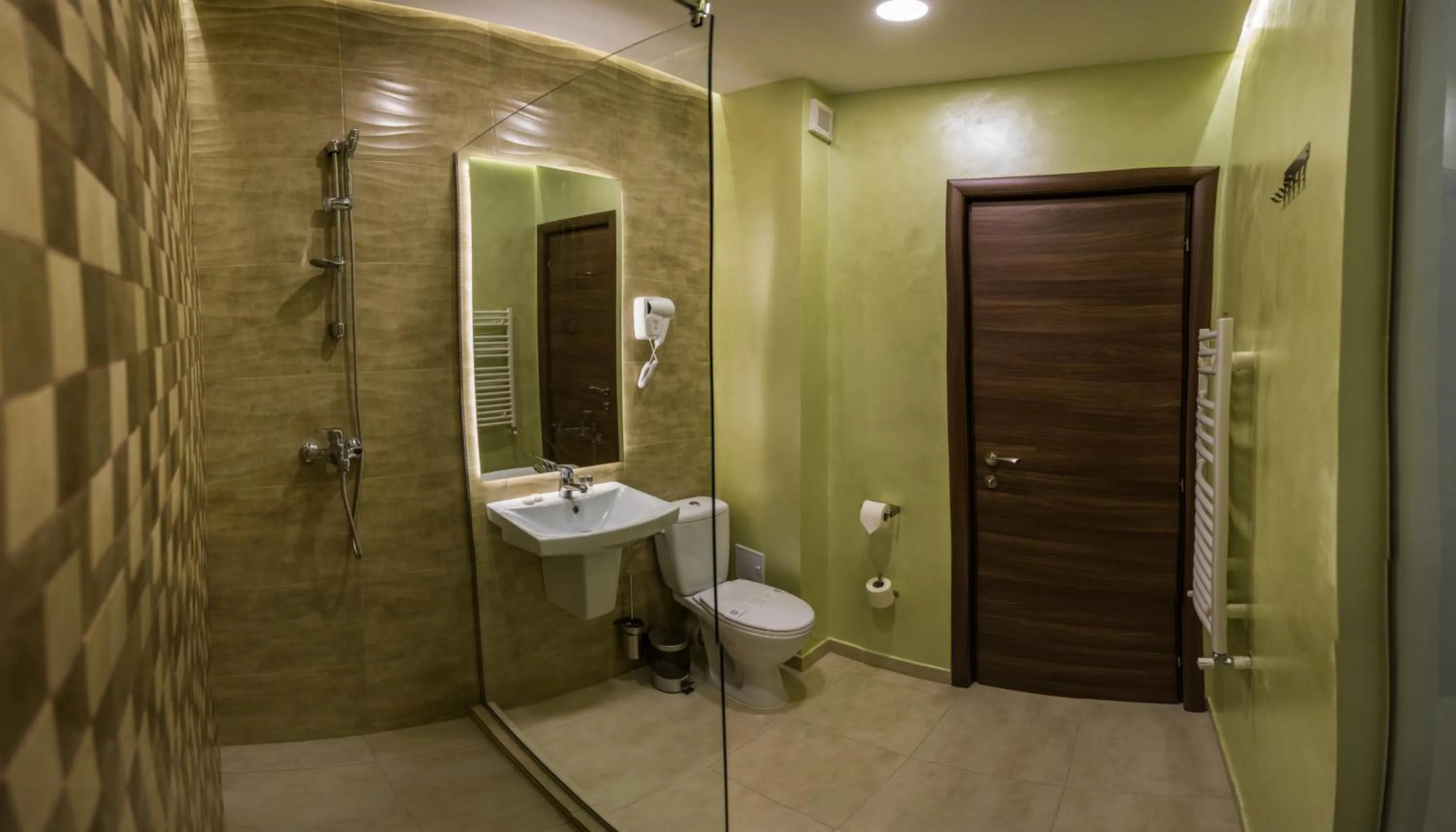 Shower in Monopoly Hotel