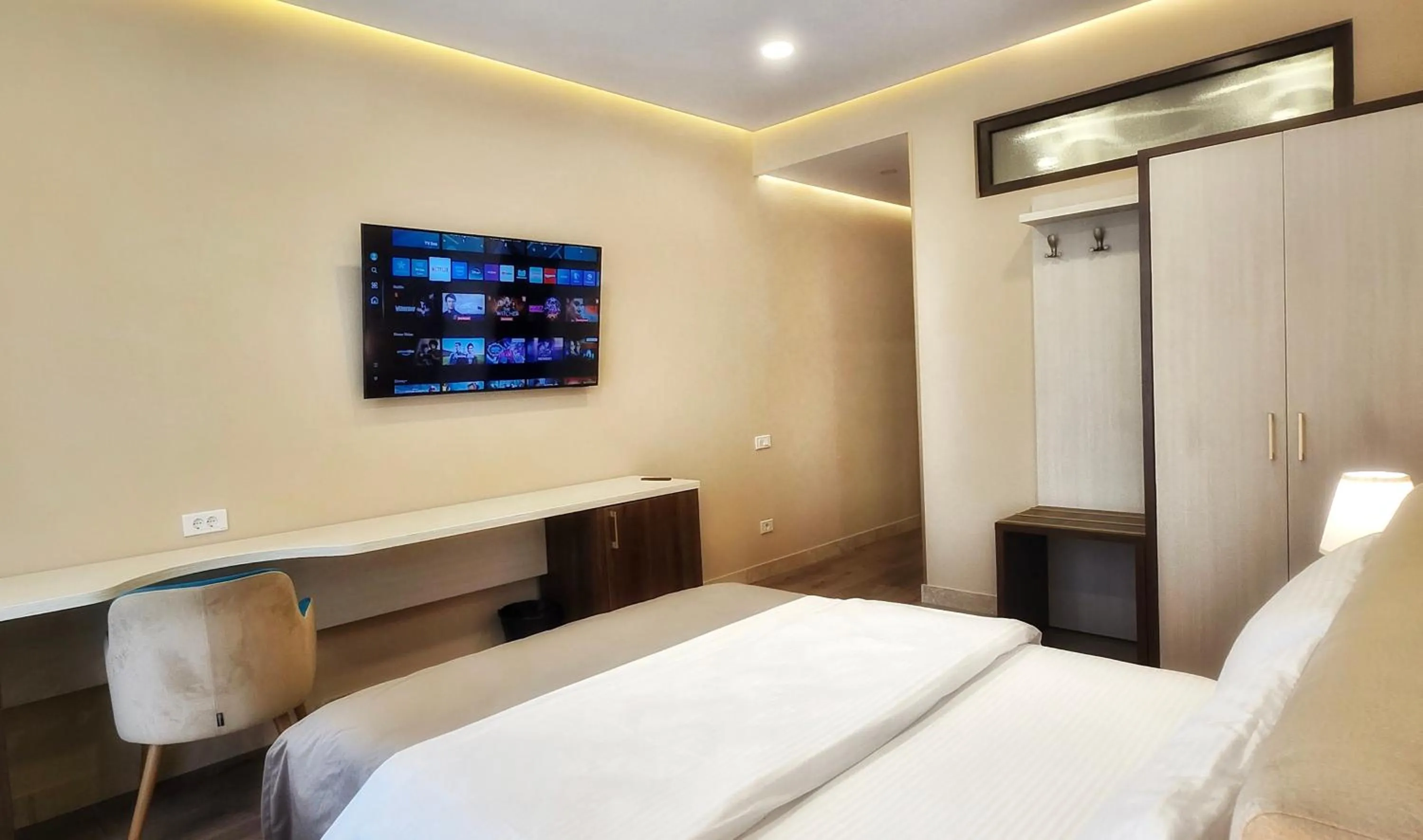 TV and multimedia, Bed in Monopoly Hotel