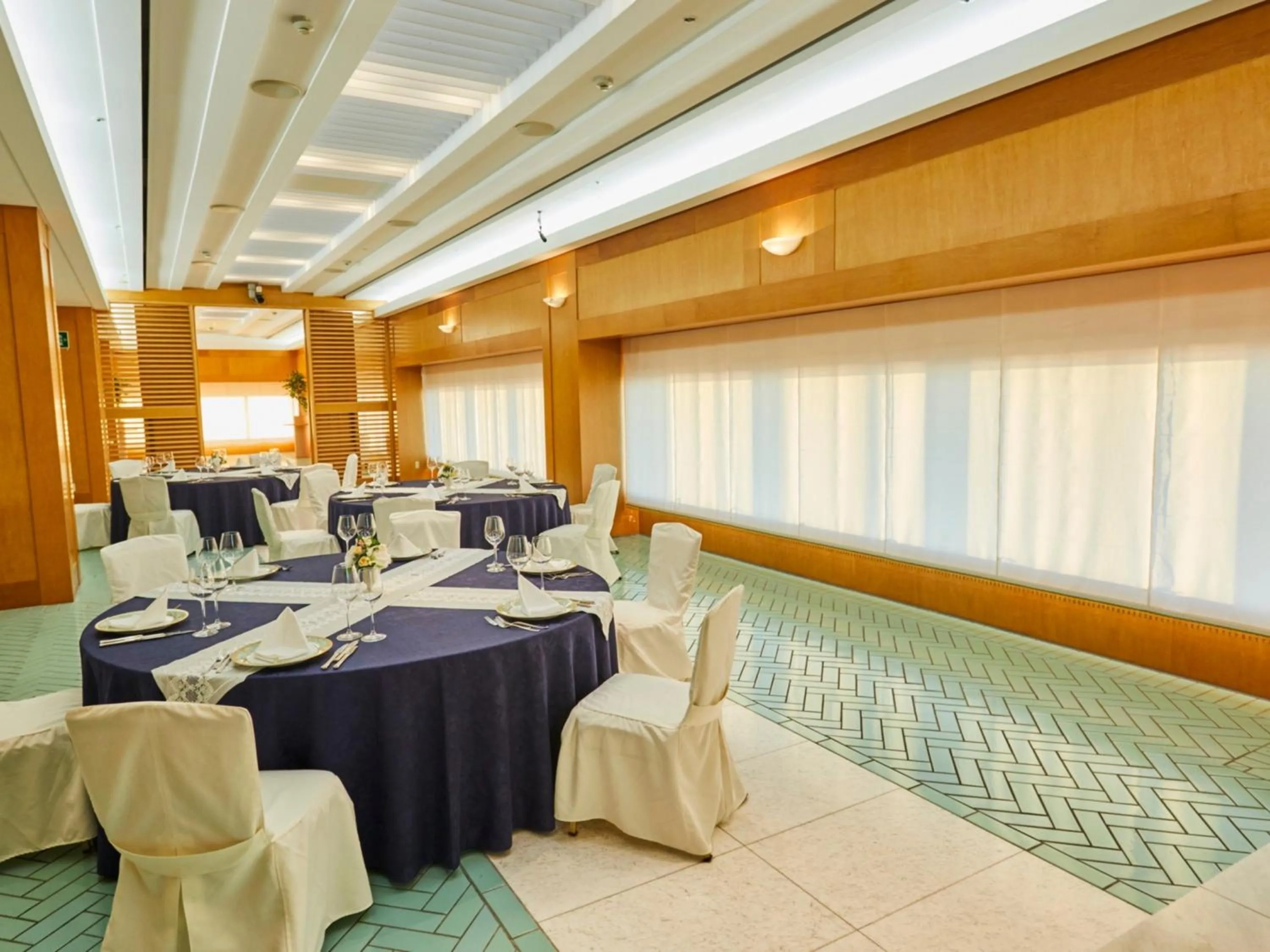 Restaurant/places to eat in Kansai Airport Washington Hotel