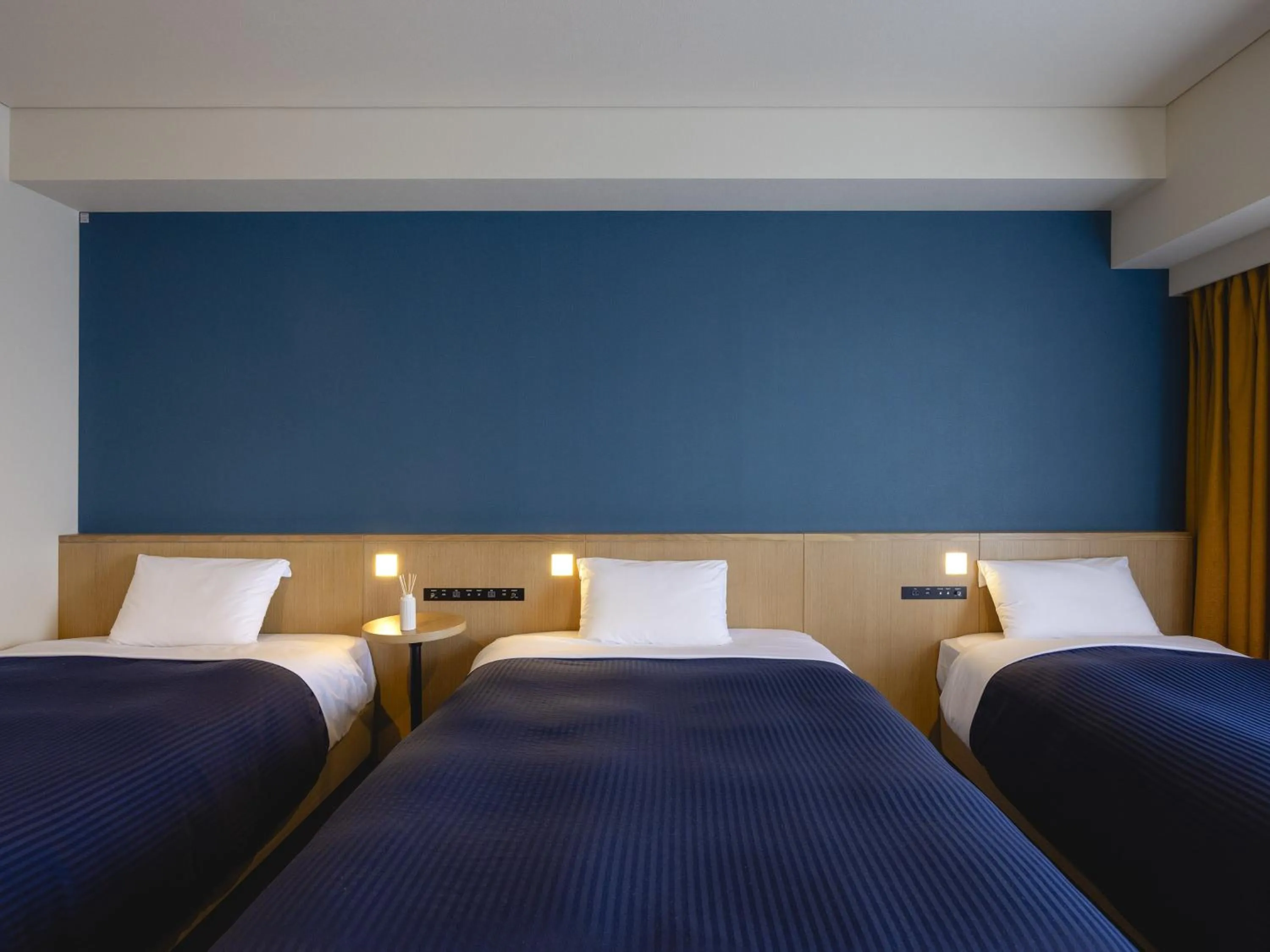 Photo of the whole room, Bed in Kansai Airport Washington Hotel