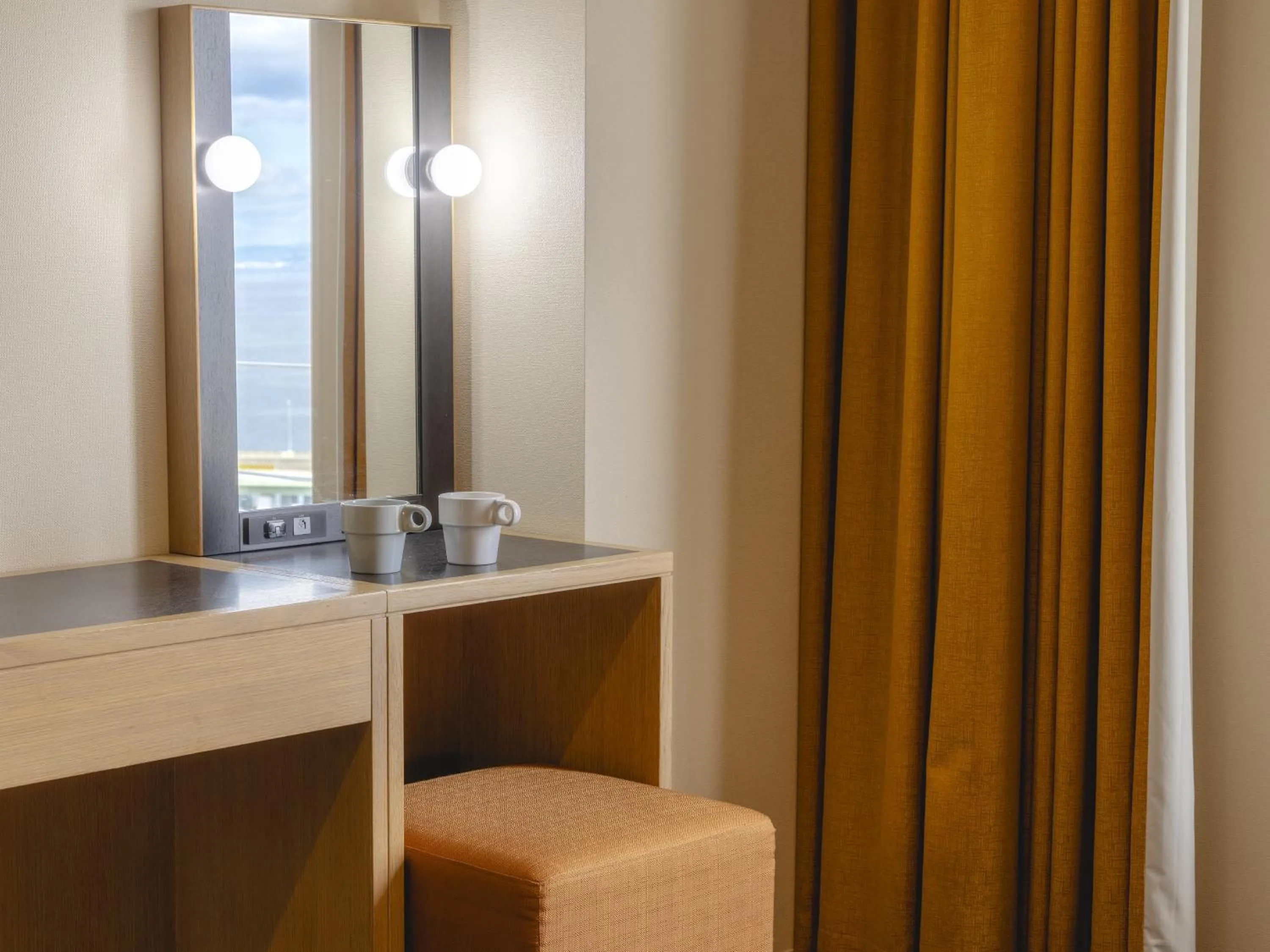 Photo of the whole room in Kansai Airport Washington Hotel