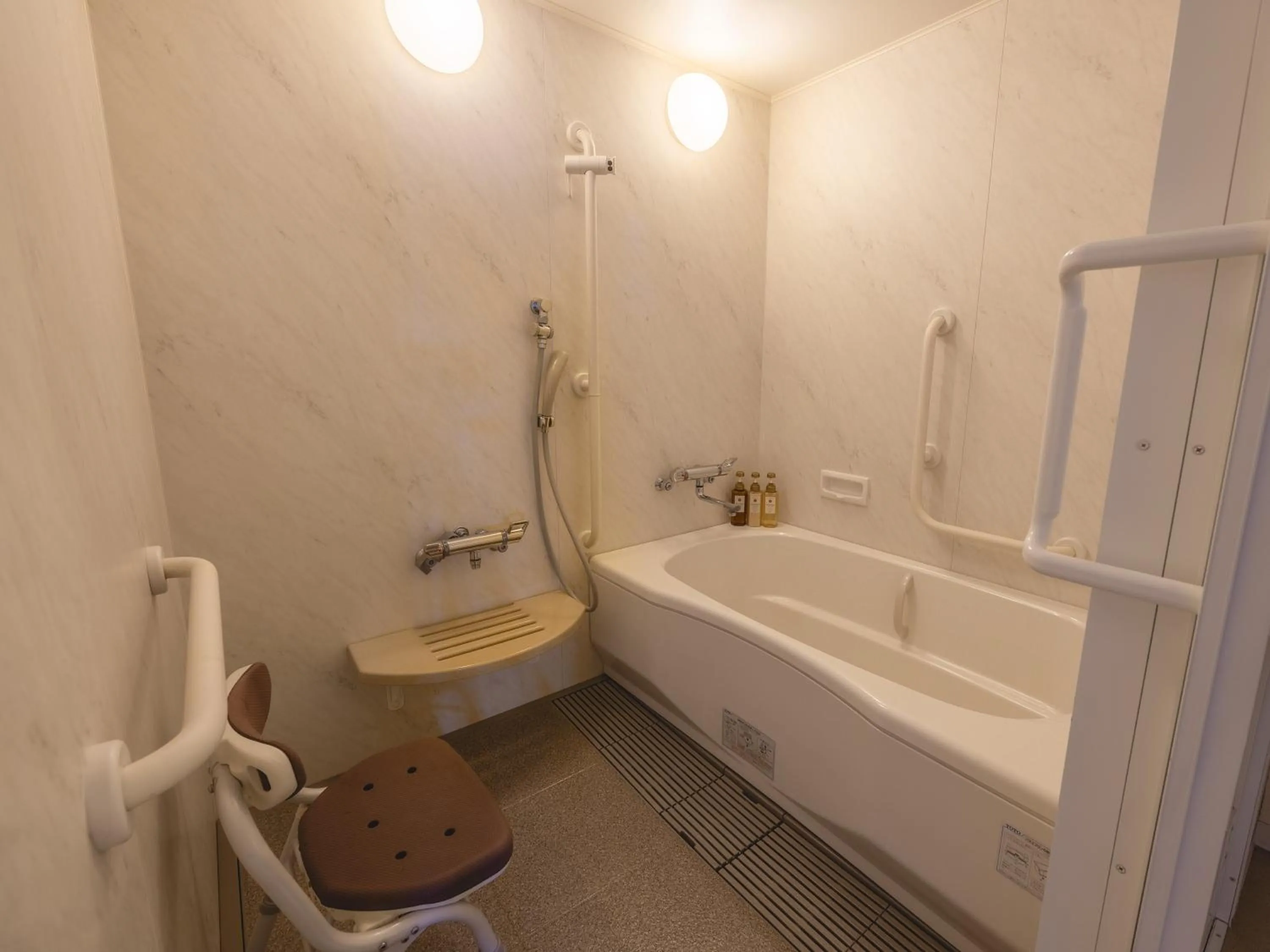 Bathroom in Kansai Airport Washington Hotel