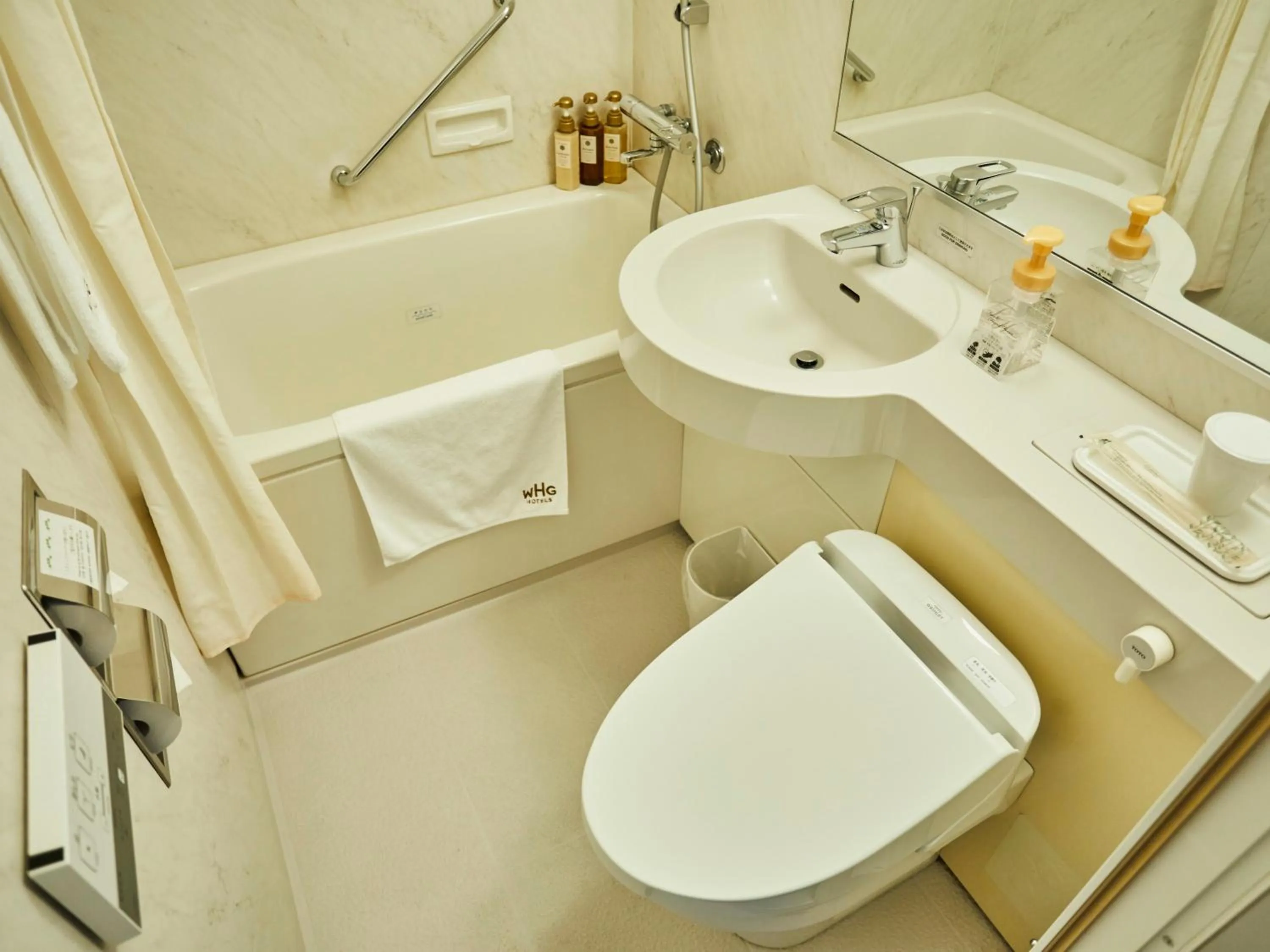 Toilet in Kansai Airport Washington Hotel