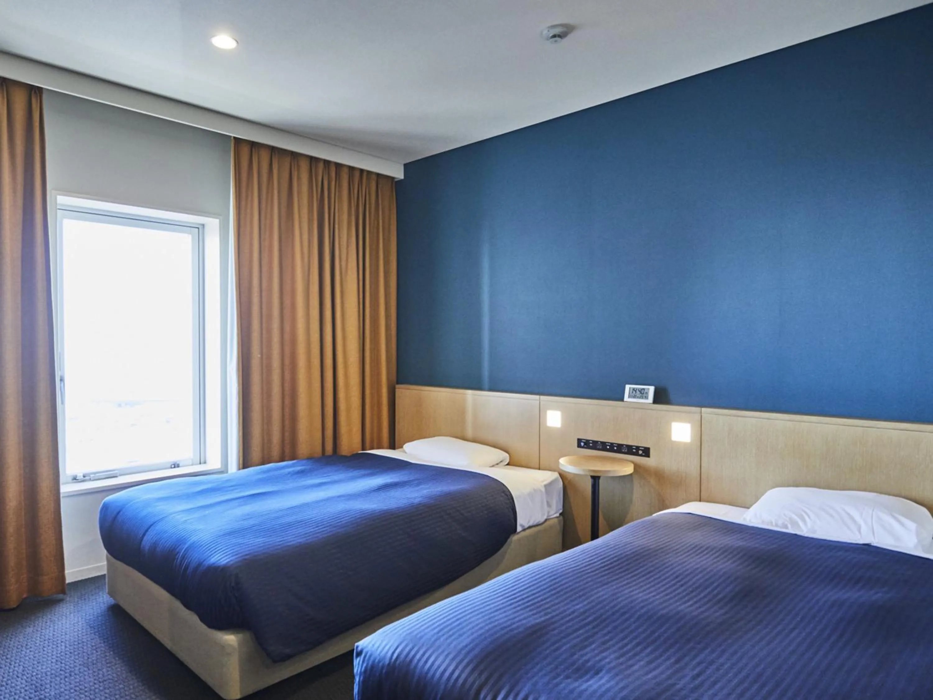 Photo of the whole room, Bed in Kansai Airport Washington Hotel