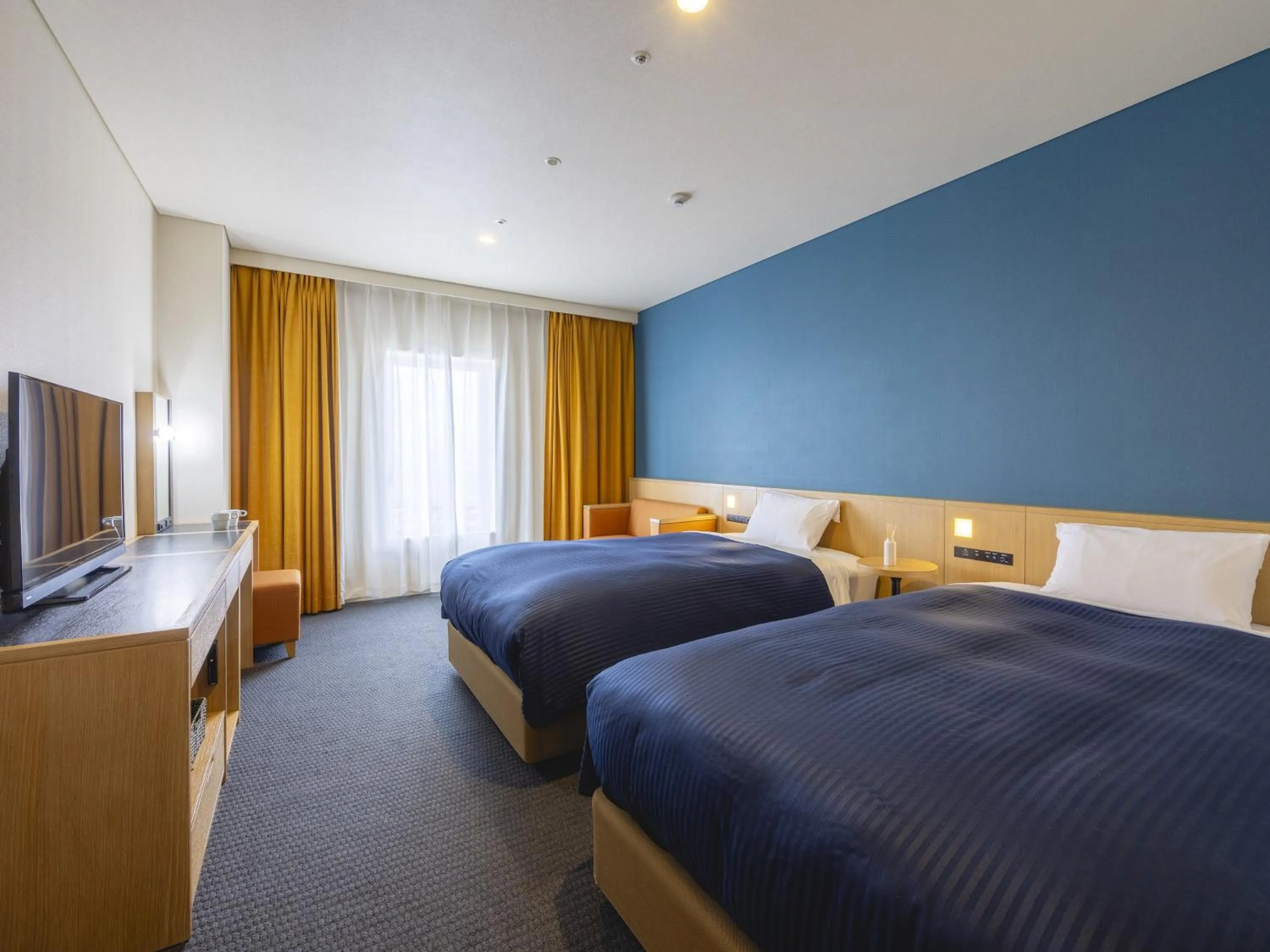 Photo of the whole room, Bed in Kansai Airport Washington Hotel