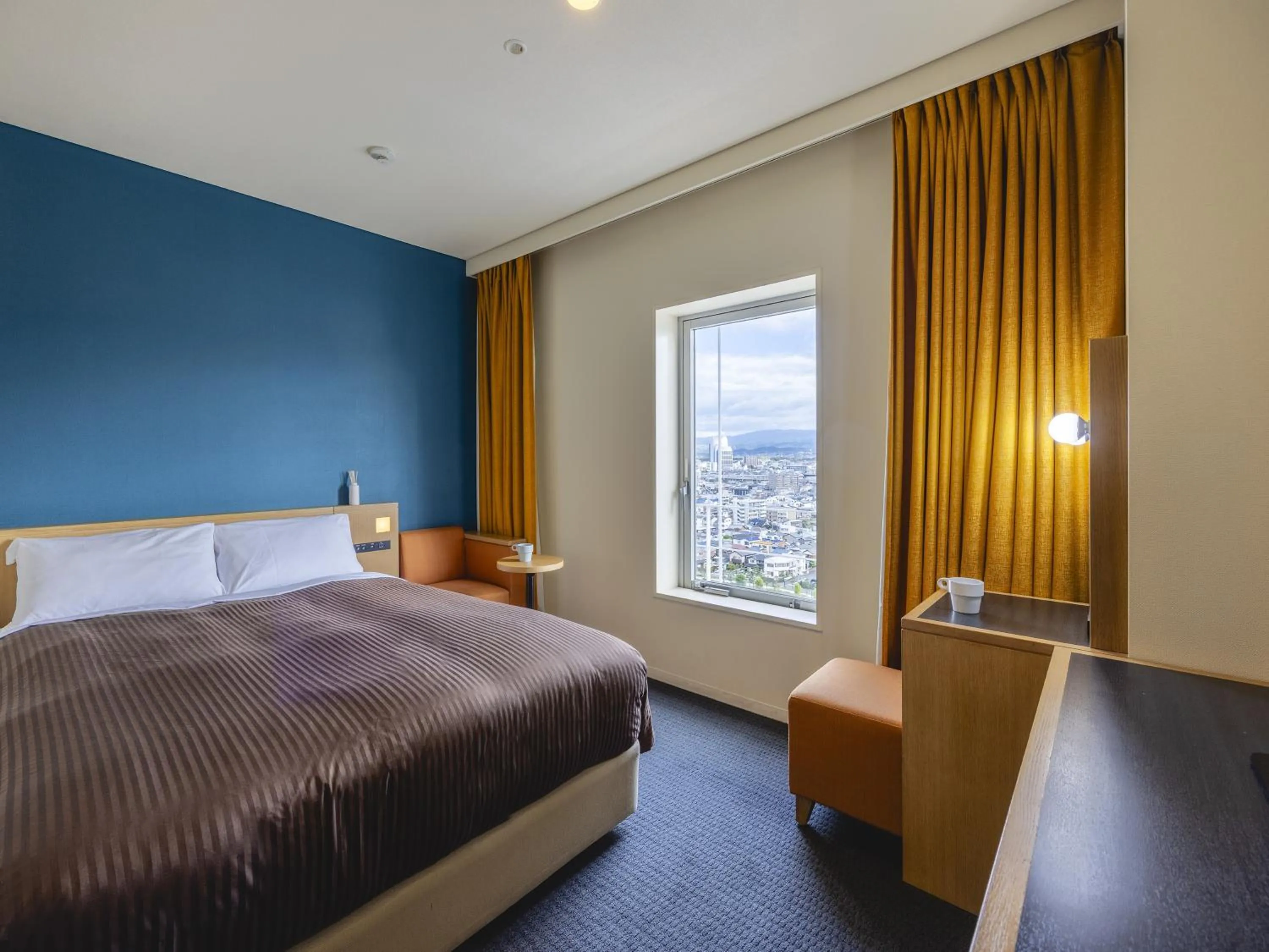 Photo of the whole room, Bed in Kansai Airport Washington Hotel