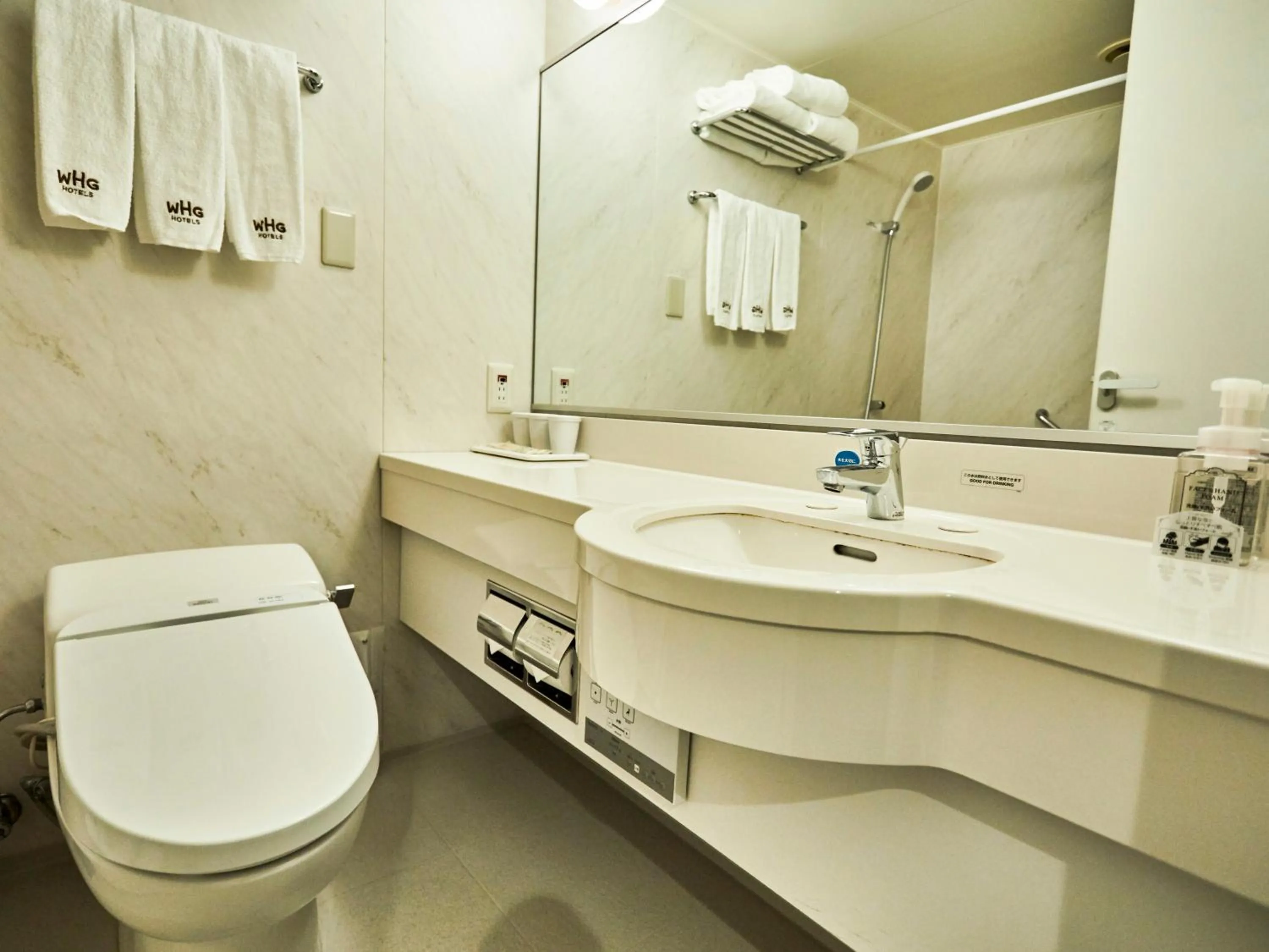 Bathroom in Kansai Airport Washington Hotel