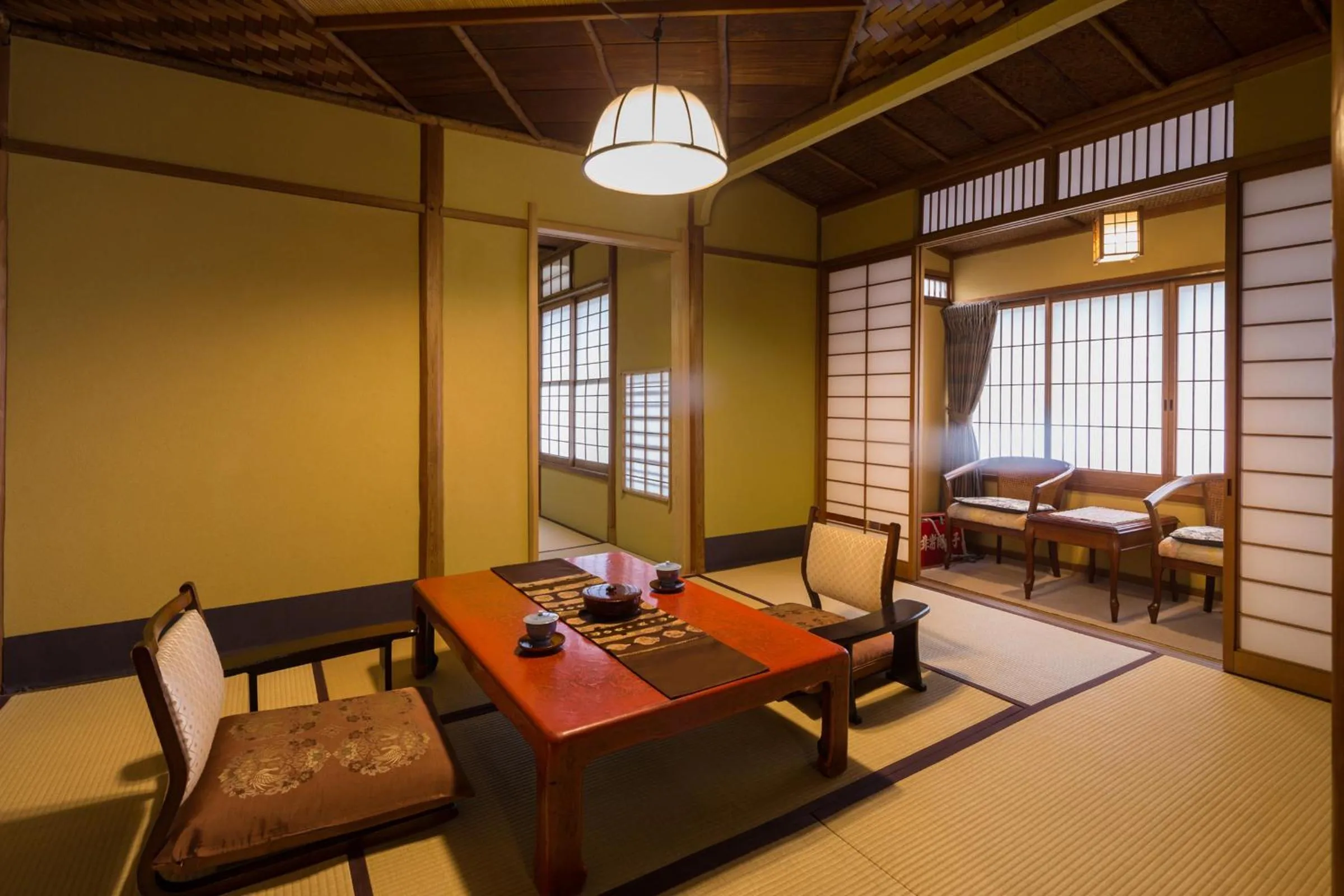 Photo of the whole room in Charoku Bekkan