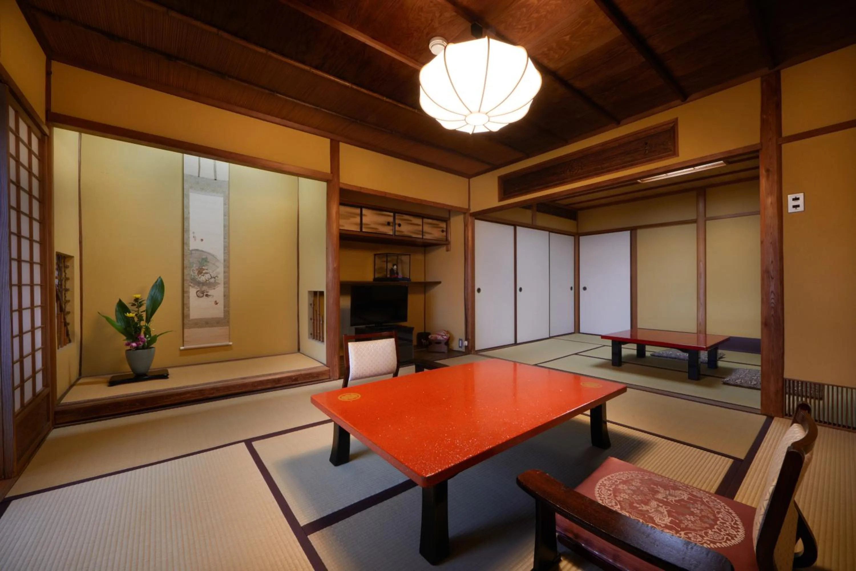 Photo of the whole room in Charoku Bekkan