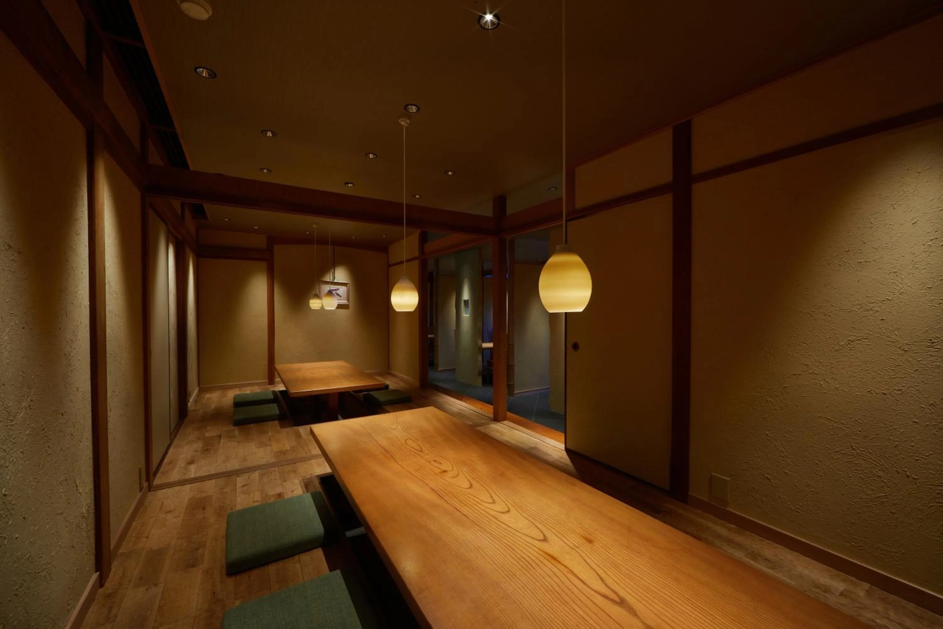 Restaurant/places to eat in Charoku Bekkan