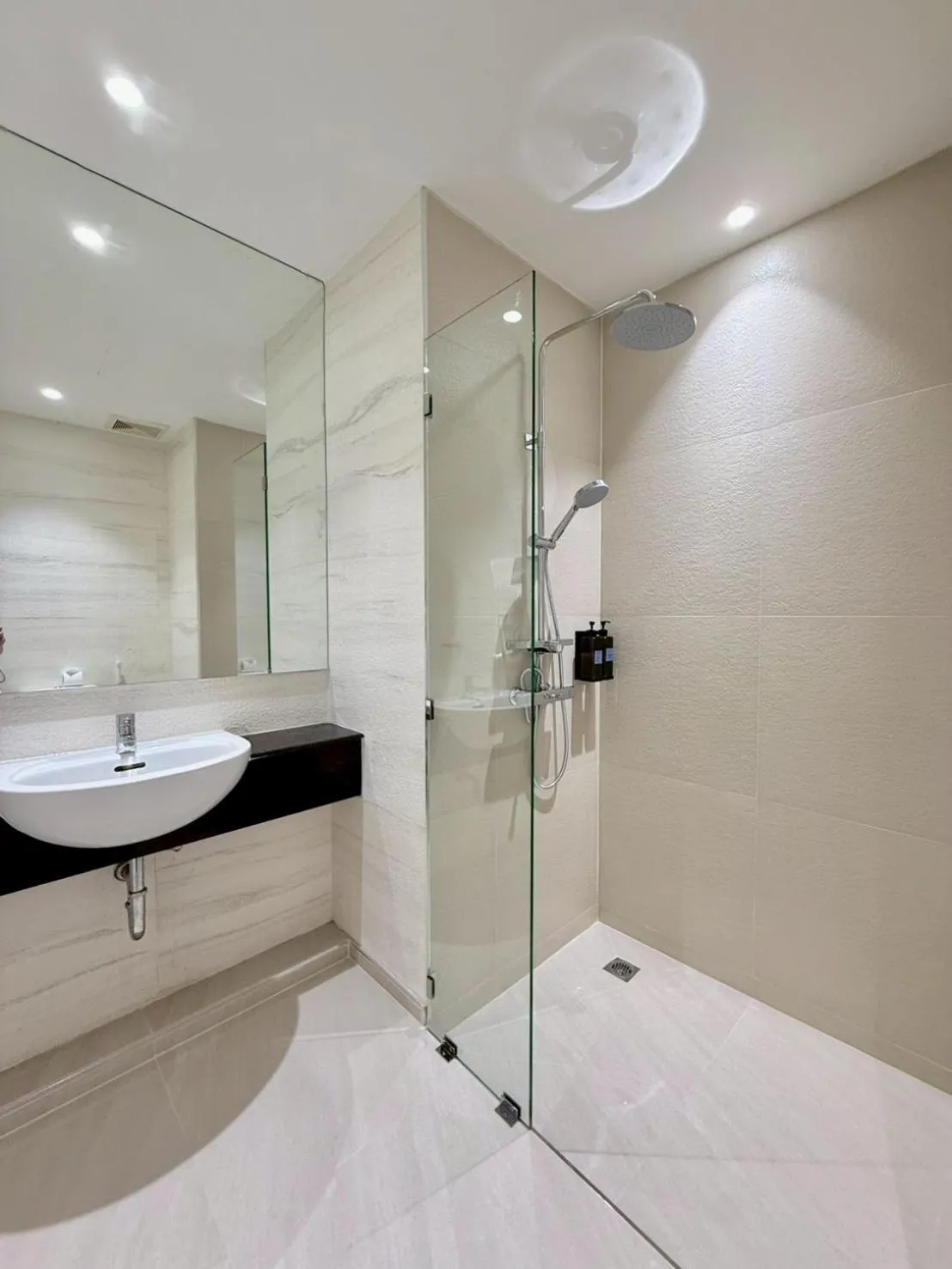 Shower in Phanomrungpuri Hotel Buriram