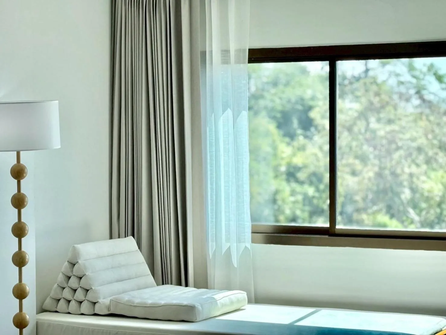 Seating area, Bed in Phanomrungpuri Hotel Buriram