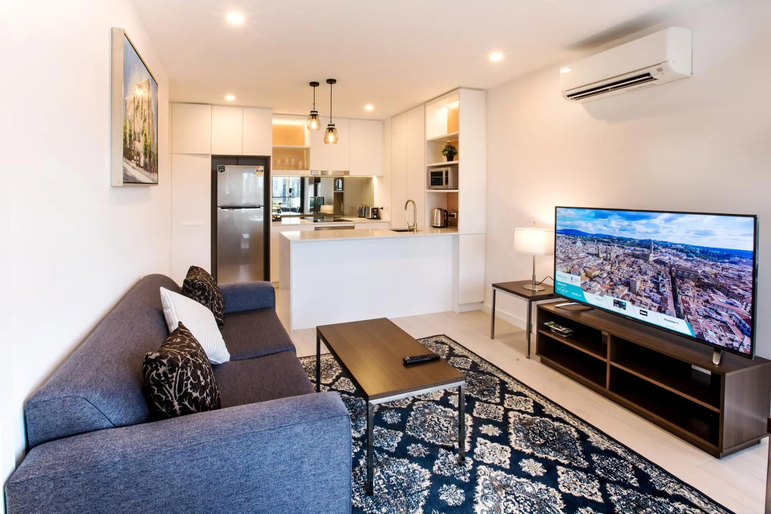 TV and multimedia in Spencer Street Apartments