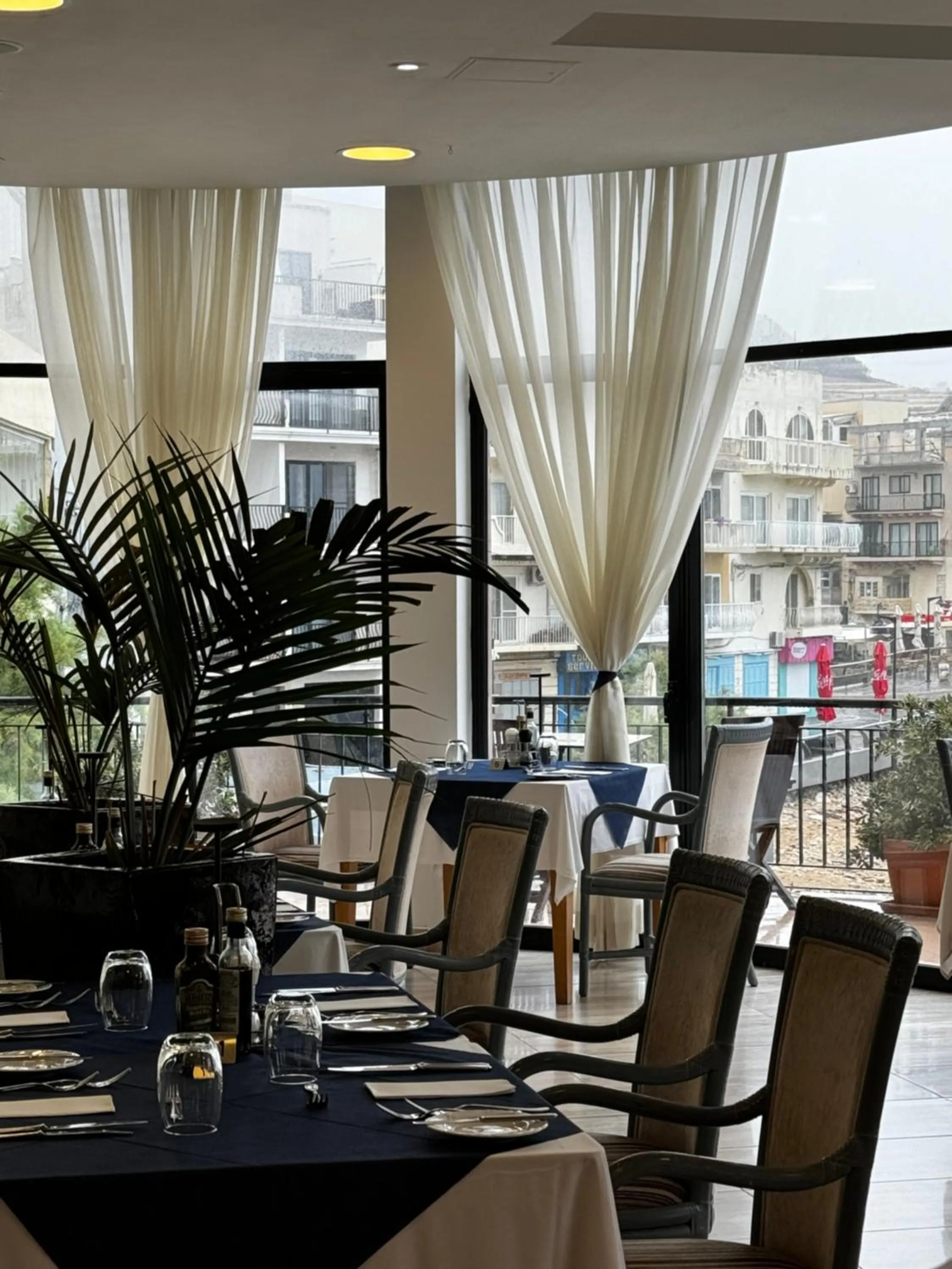 Restaurant/places to eat in Hotel Calypso